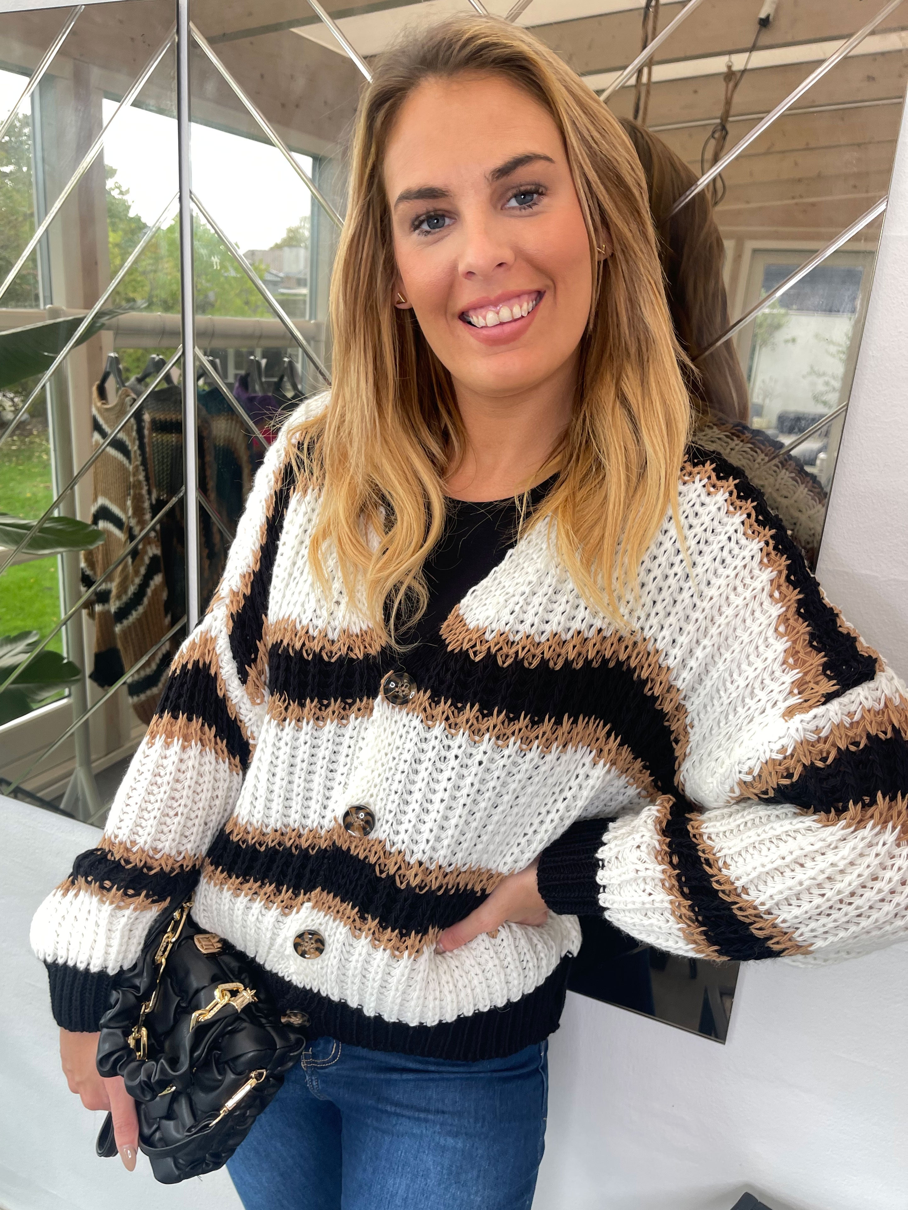 Noelia - Kort stickad kofta med ränder