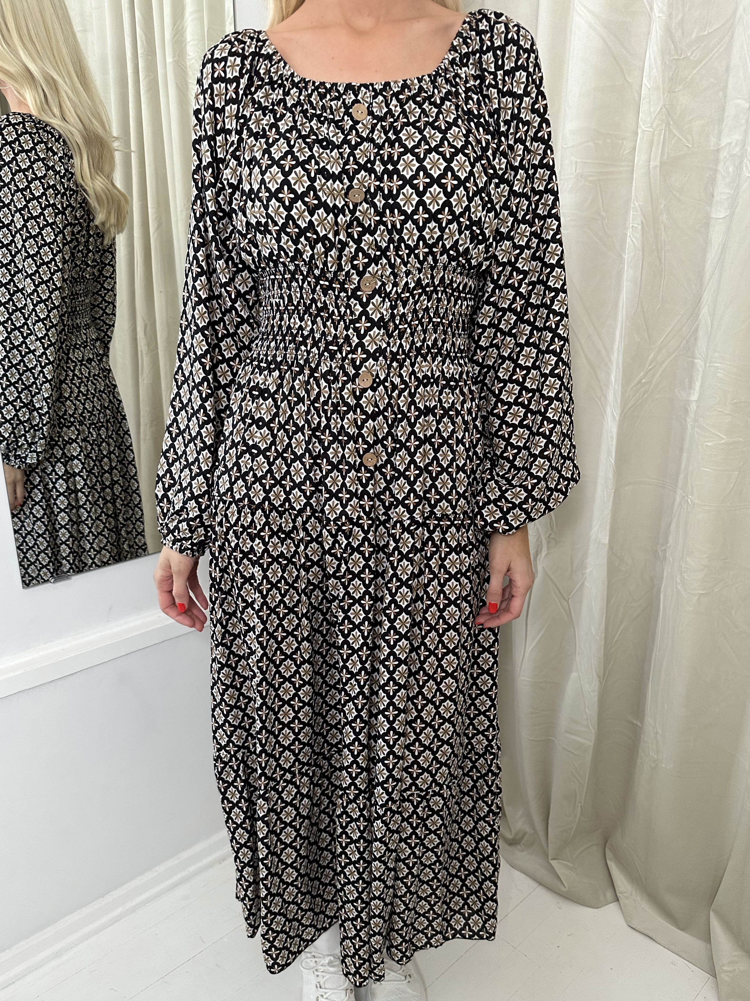 Noemi - Lång klänning med bred gummiband i midjan