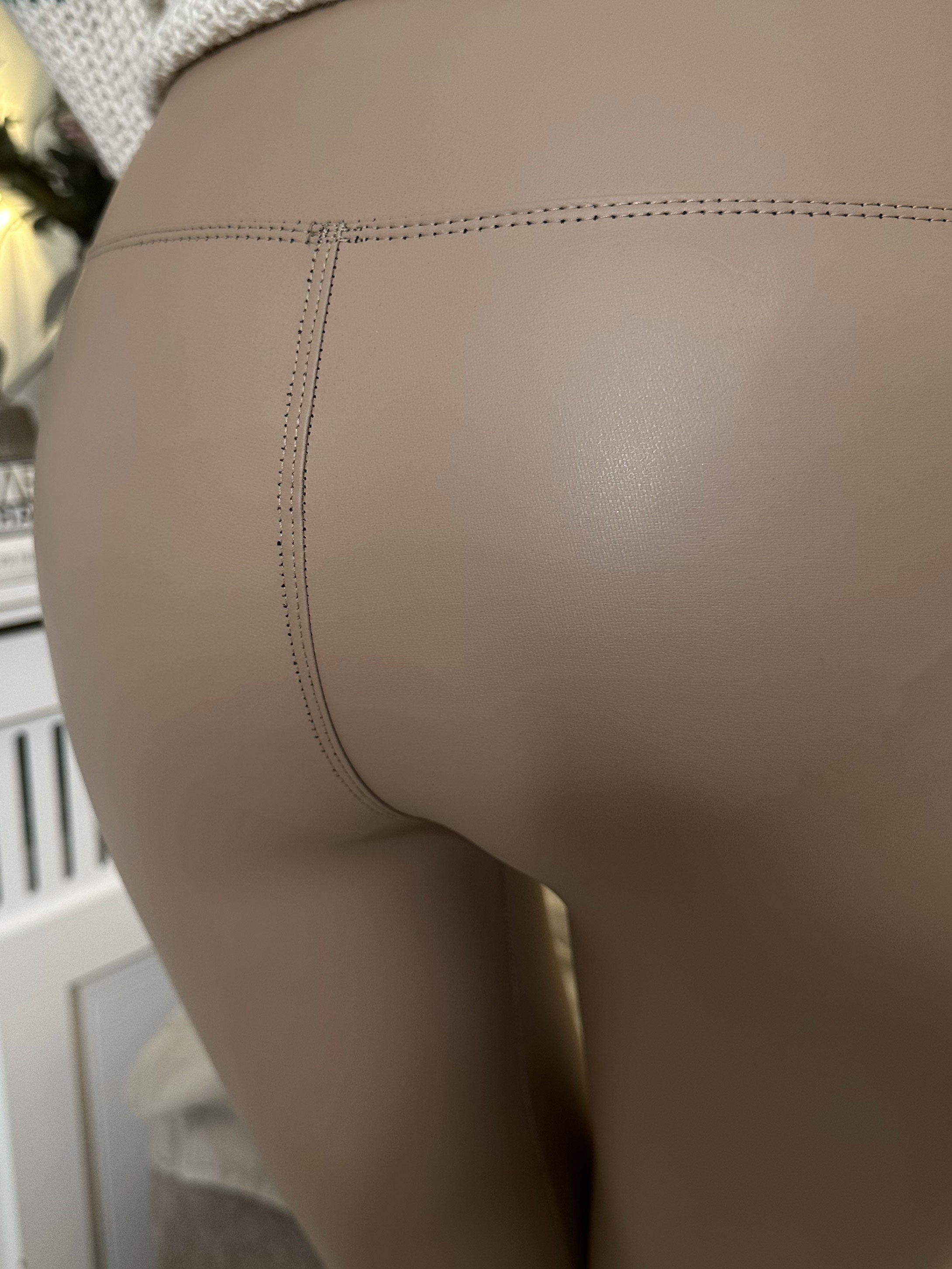 Nora - Enkla leggings med läderlook