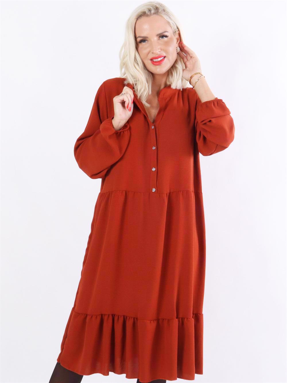 Nora - Enfärgad klänning med band