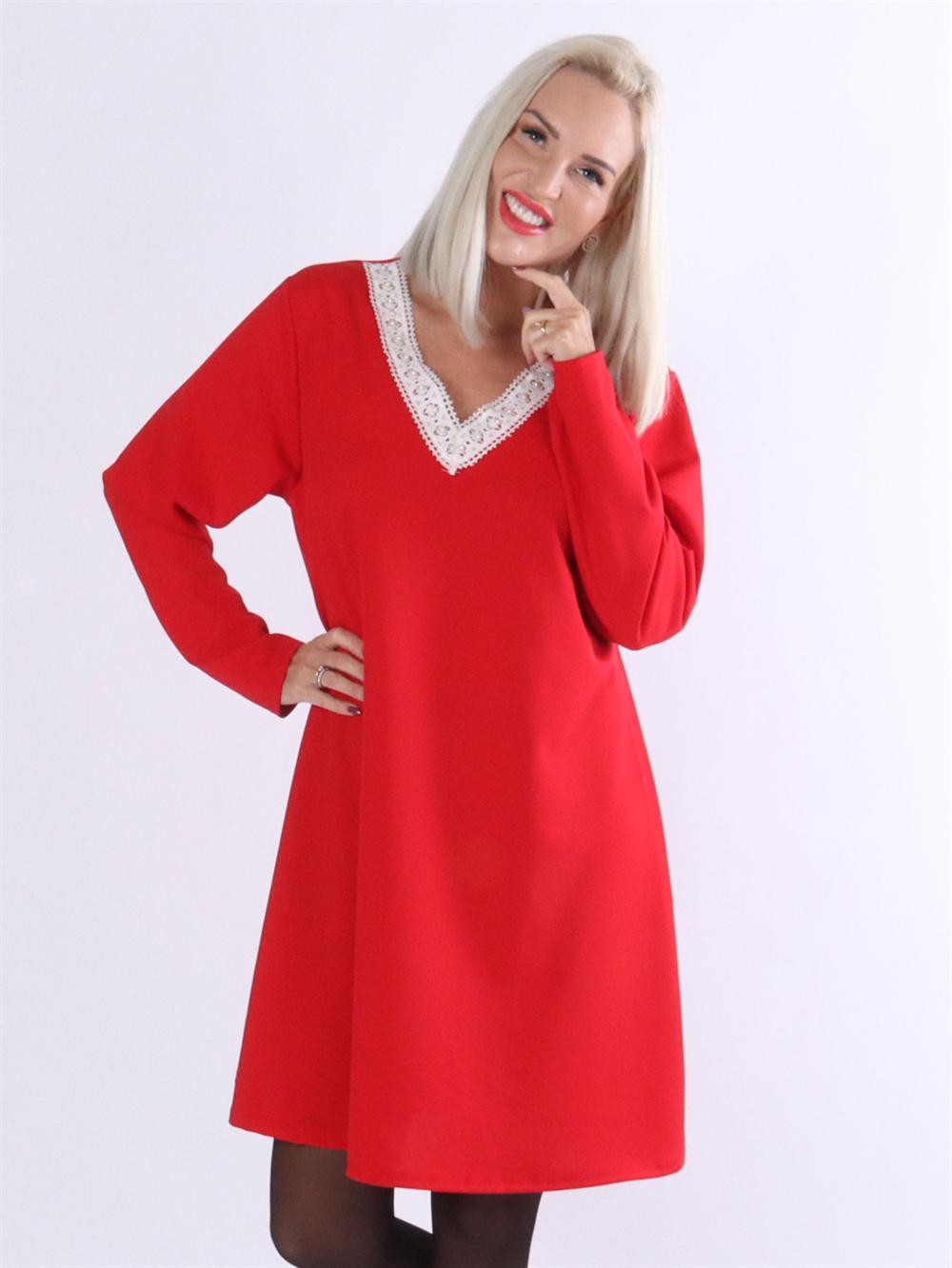 Norina - Armégrön klänning med broderi och pärlor i halsen