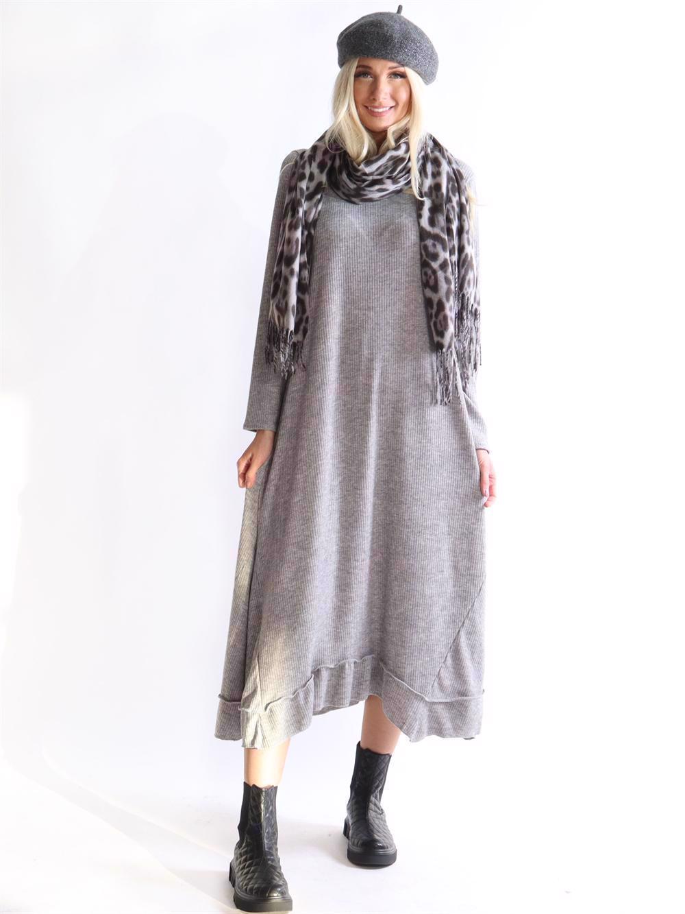 Norma - Lång mjuk ribbad klänning