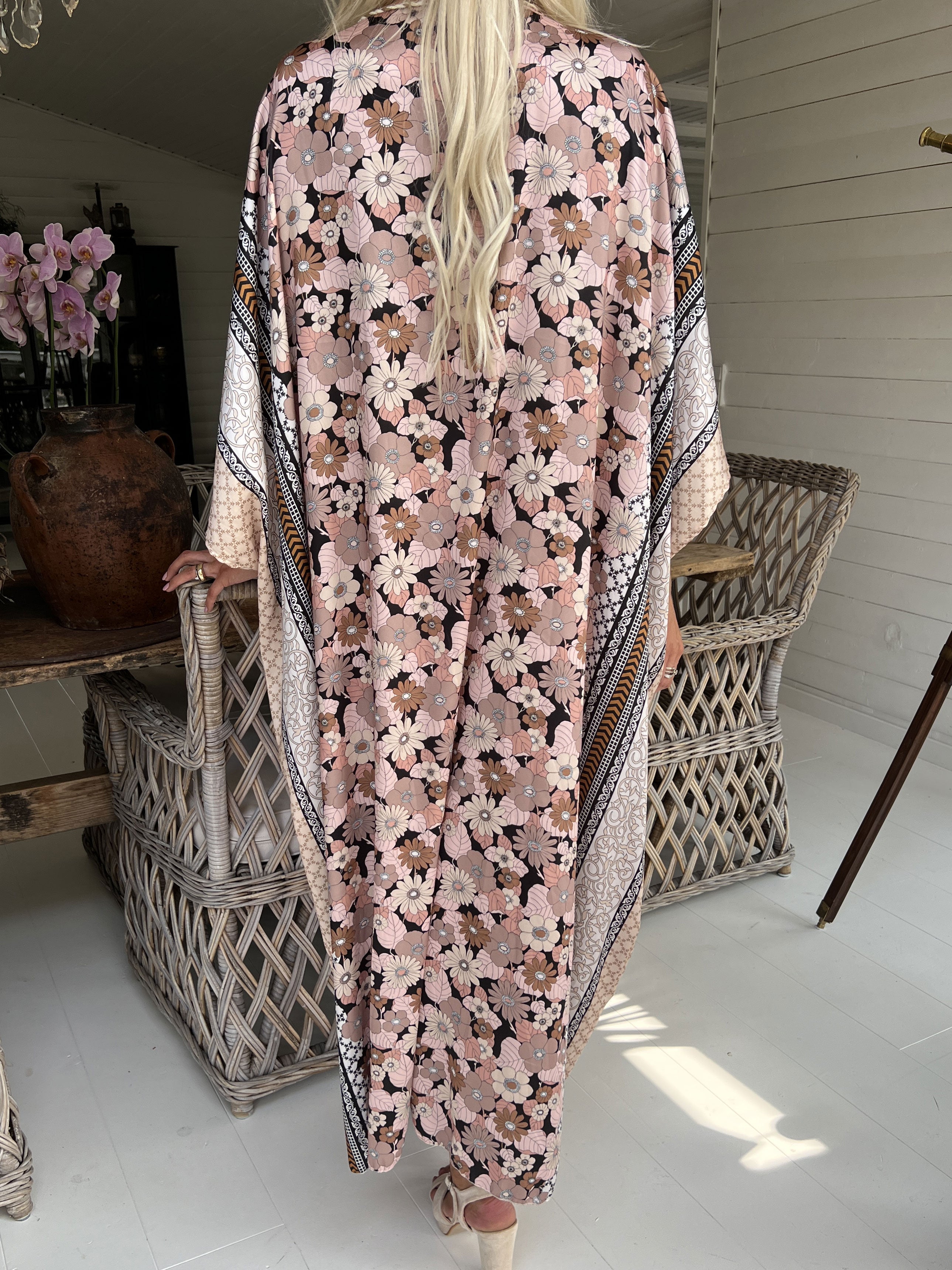 Nynne - Lång lös klänning med flätade snören