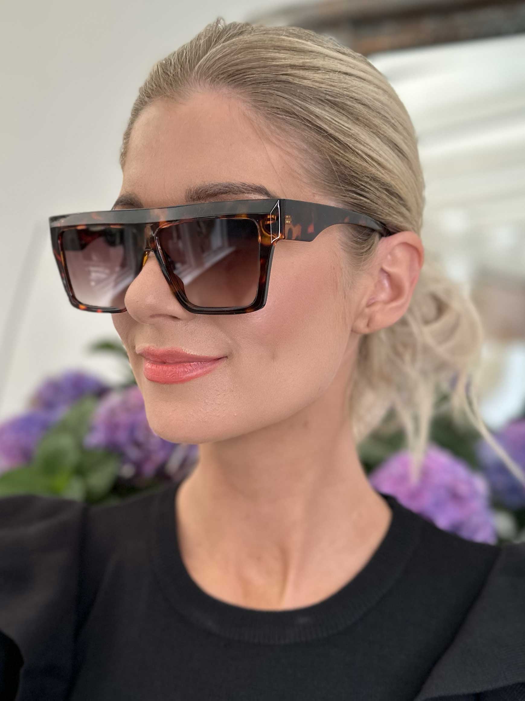 Odessa - Fyrkantiga solglasögon med platt topp - Black