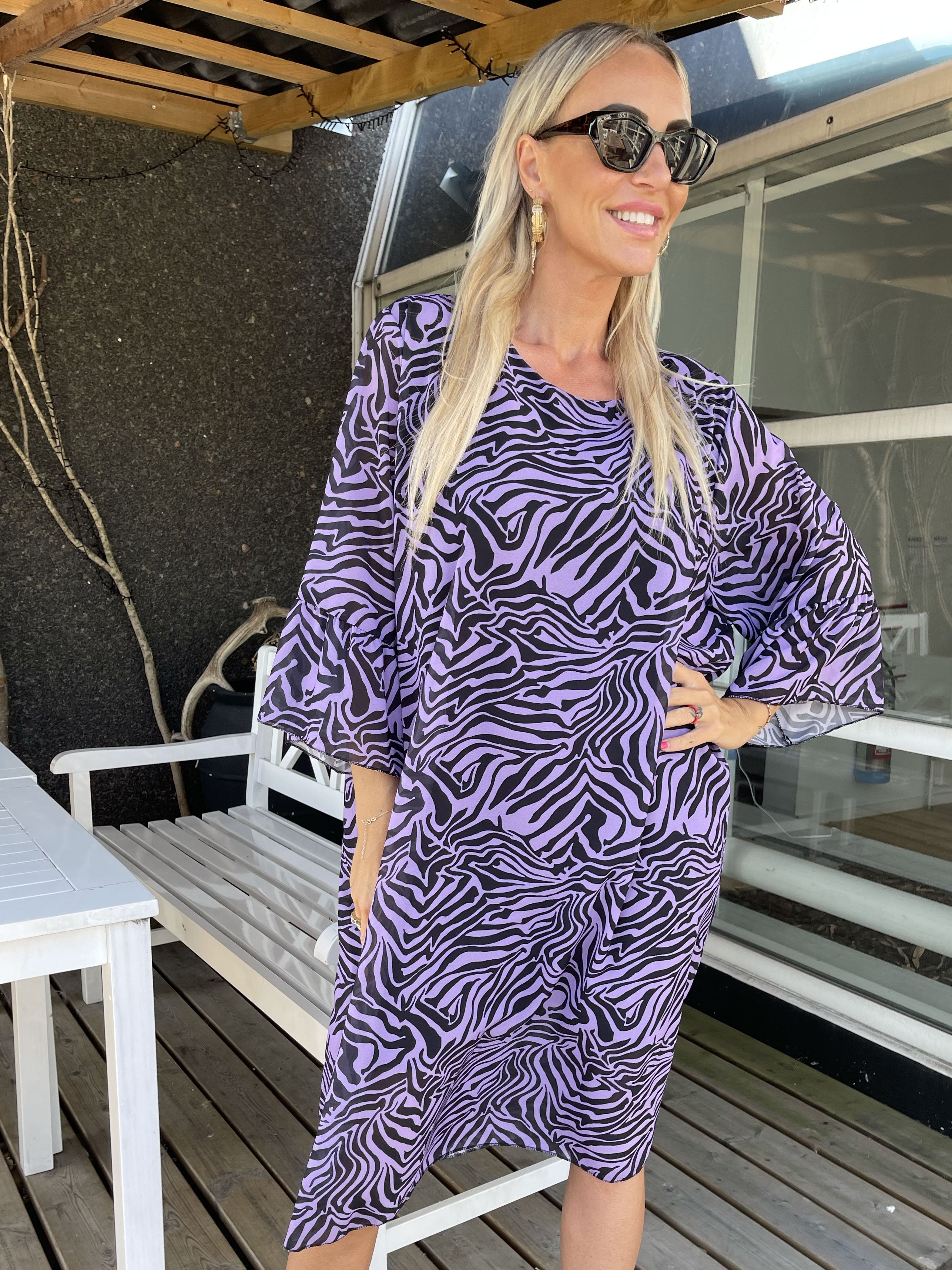 Olive - Klänning med zebramönster - Purple