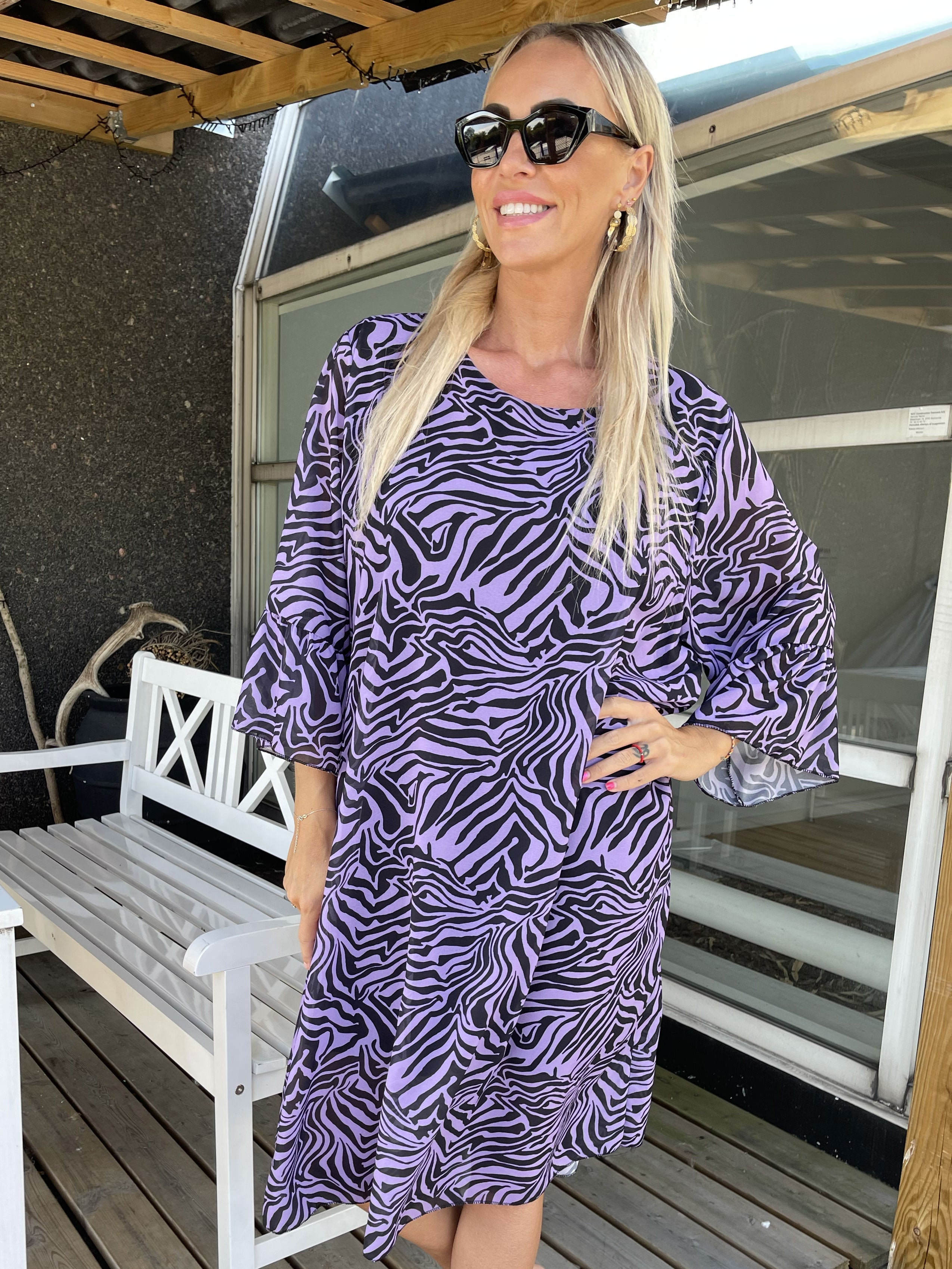 Olive - Klänning med zebramönster - Pink