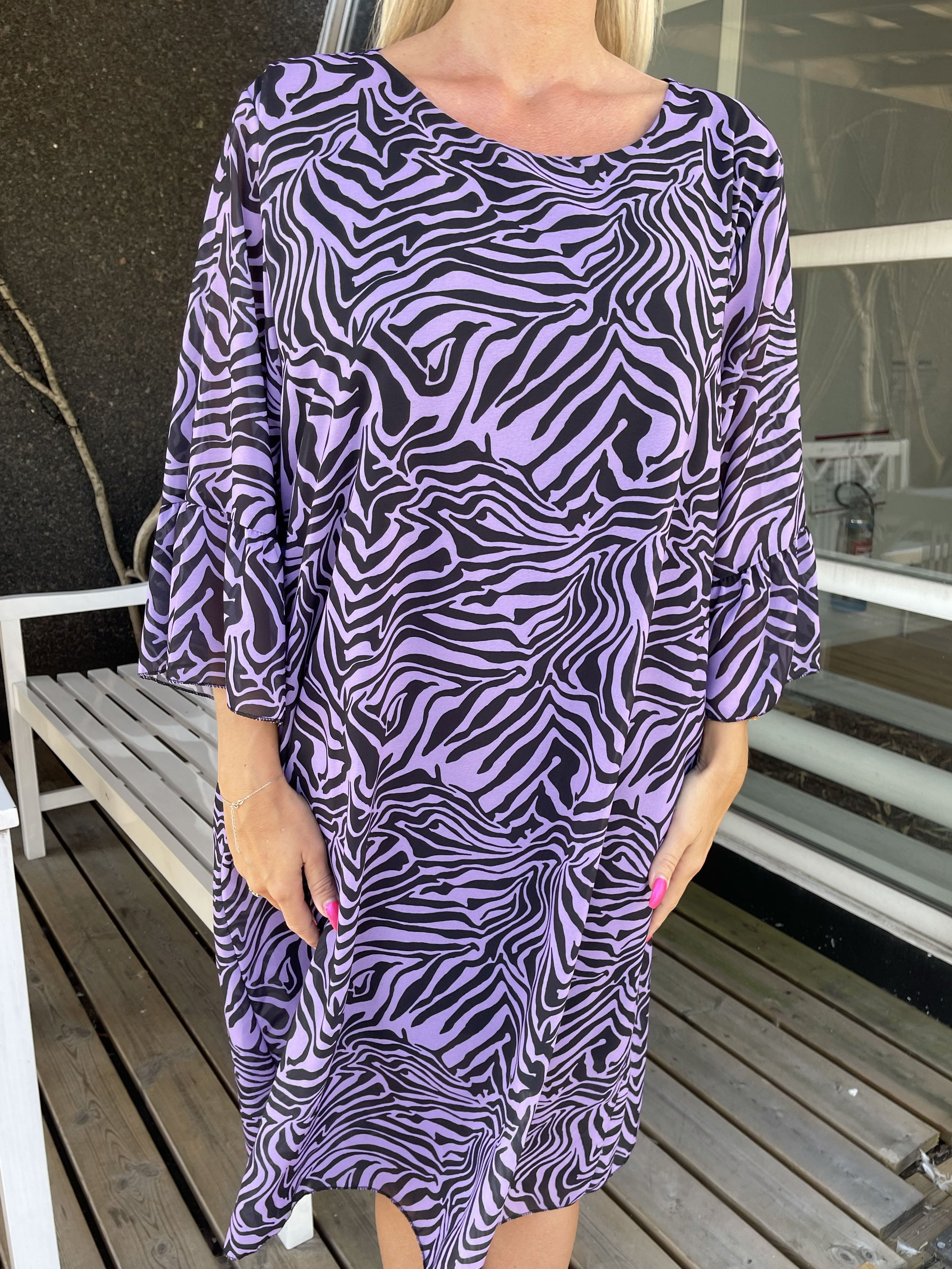 Olive - Klänning med zebramönster - White