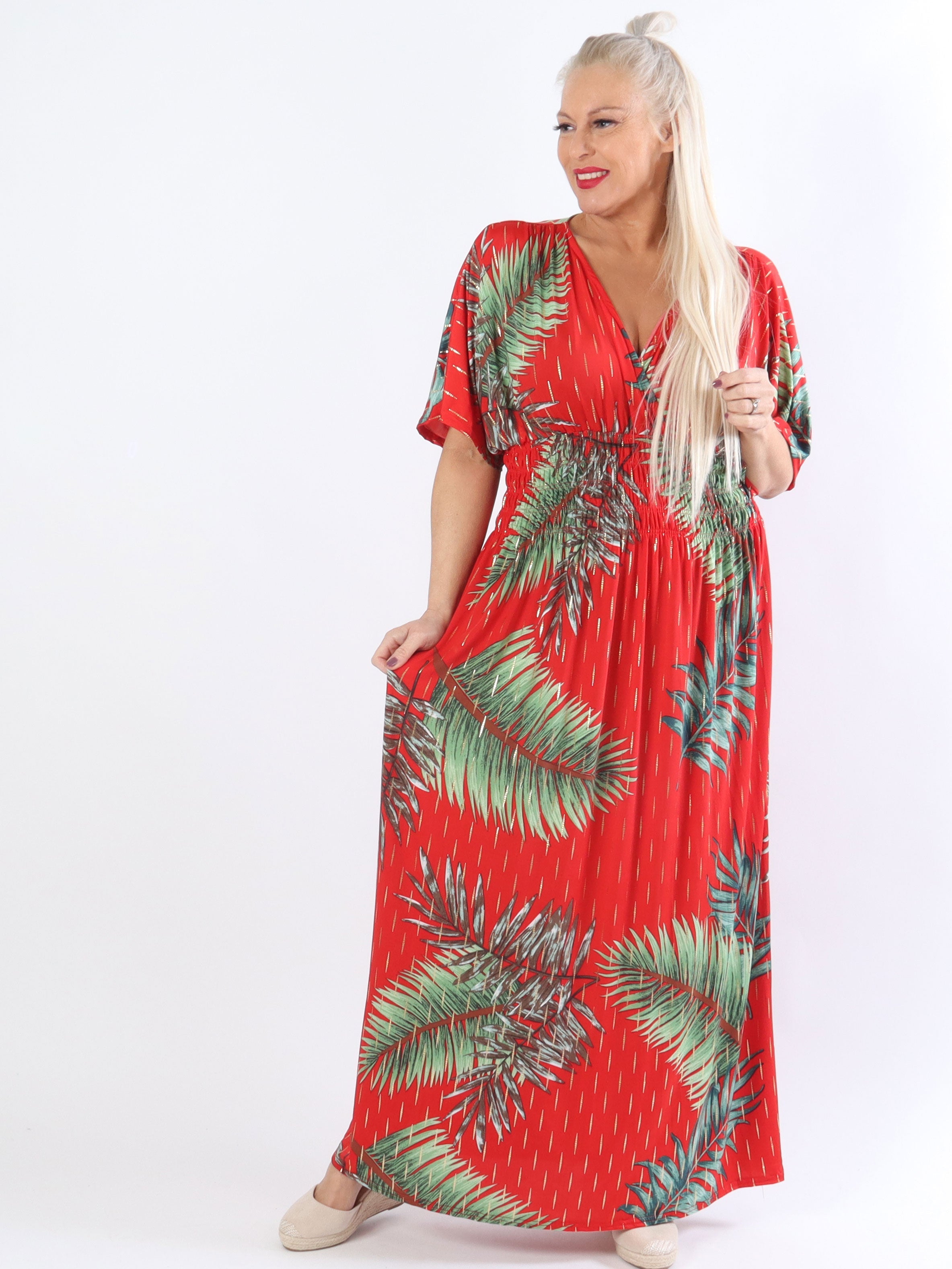Pams Palm - Lång stretchig plus size klänning i skrynkelfritt material