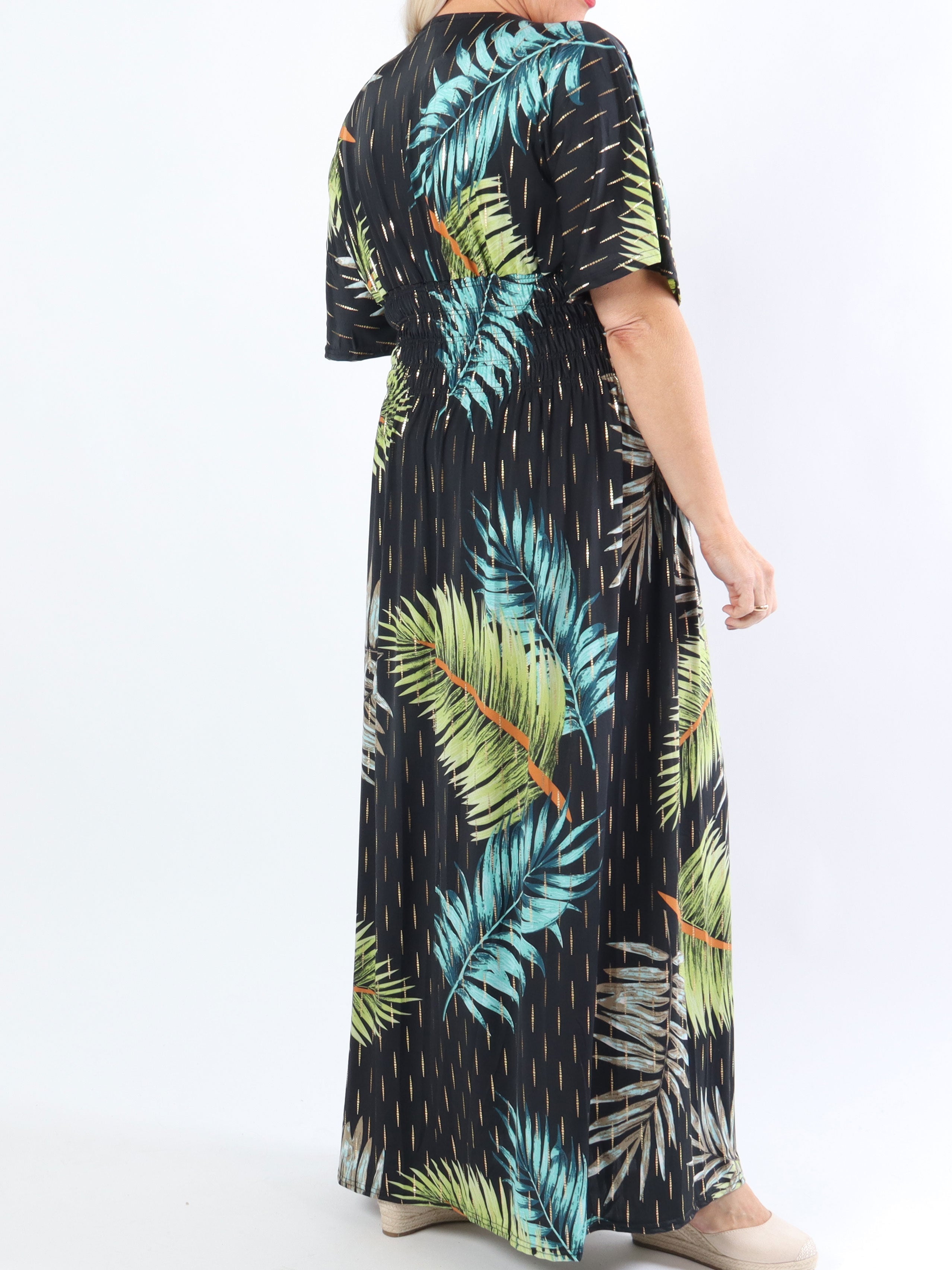 Pams Palm - Lång stretchig plus size klänning i skrynkelfritt material