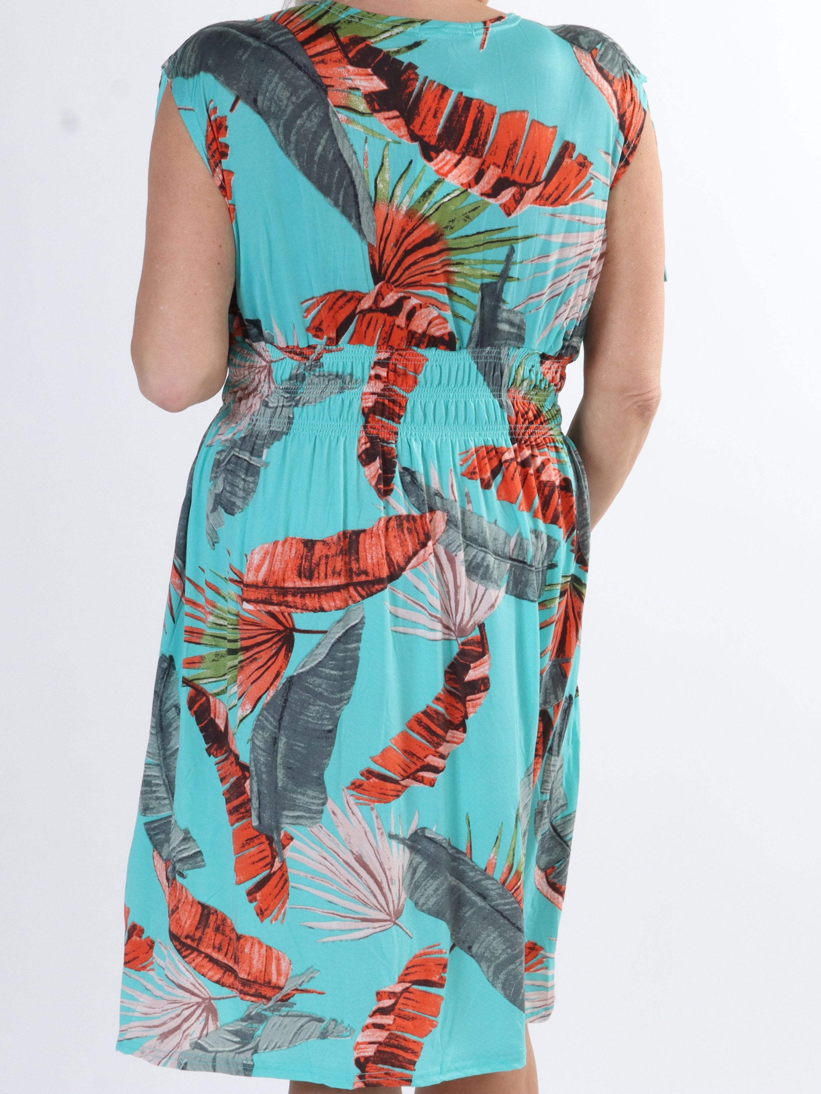 Pams Feather Short - Kort elastisk plus size-klänning i skrynkelfri tyg