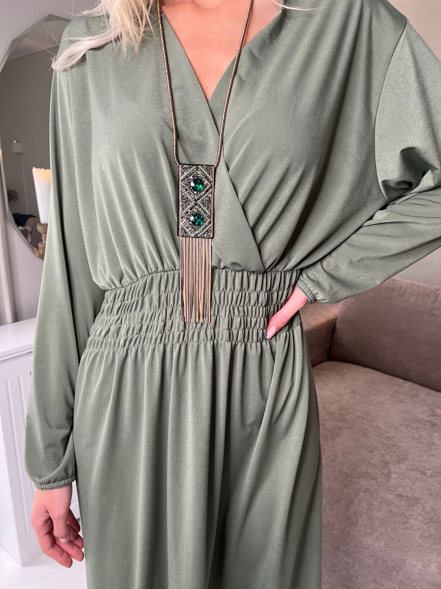 Pams Long Sleeve - Lång elastisk klänning i veckfritt tyg - Red pattern