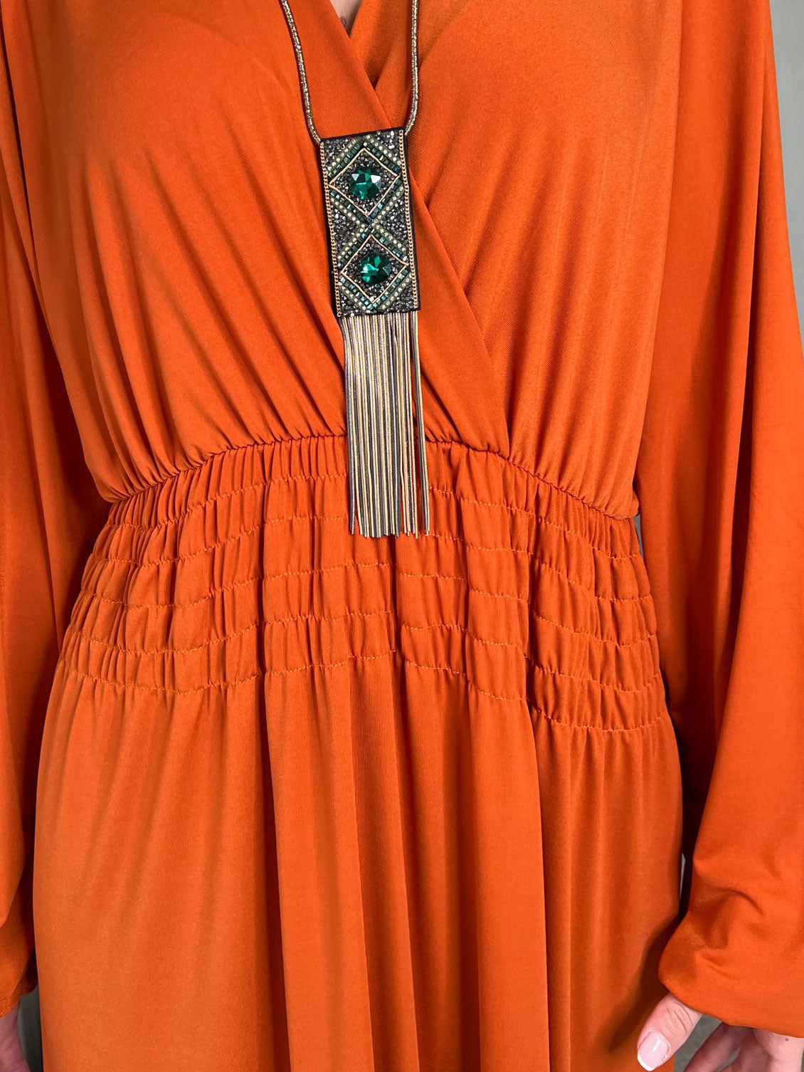 Pams Long Sleeve - Lång stretchig klänning i rynkfritt tyg i stora storlekar