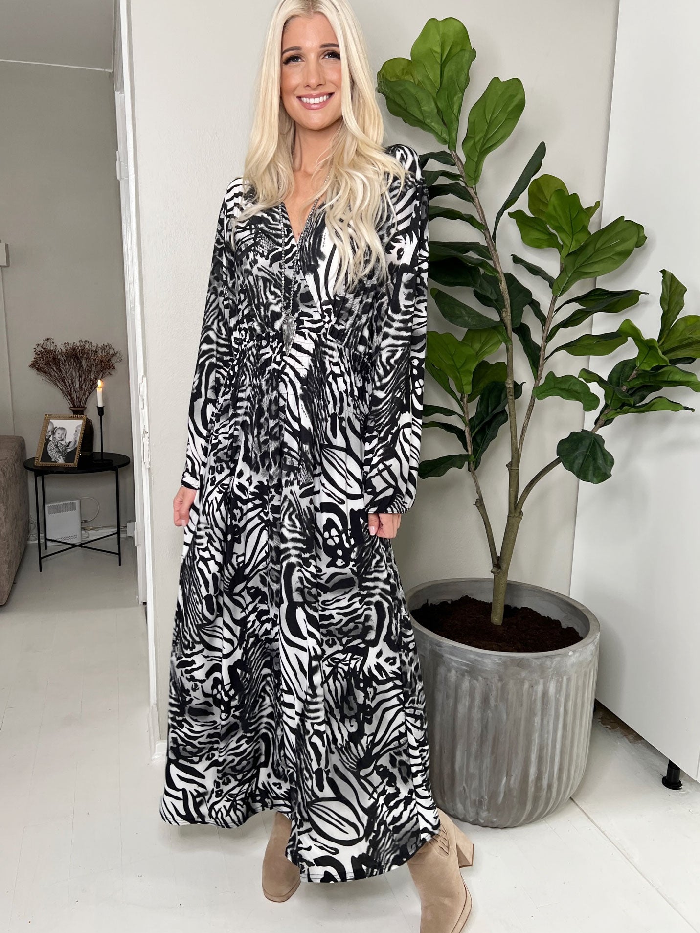 Pams Long Sleeve - Lång elastisk klänning i veckfritt tyg