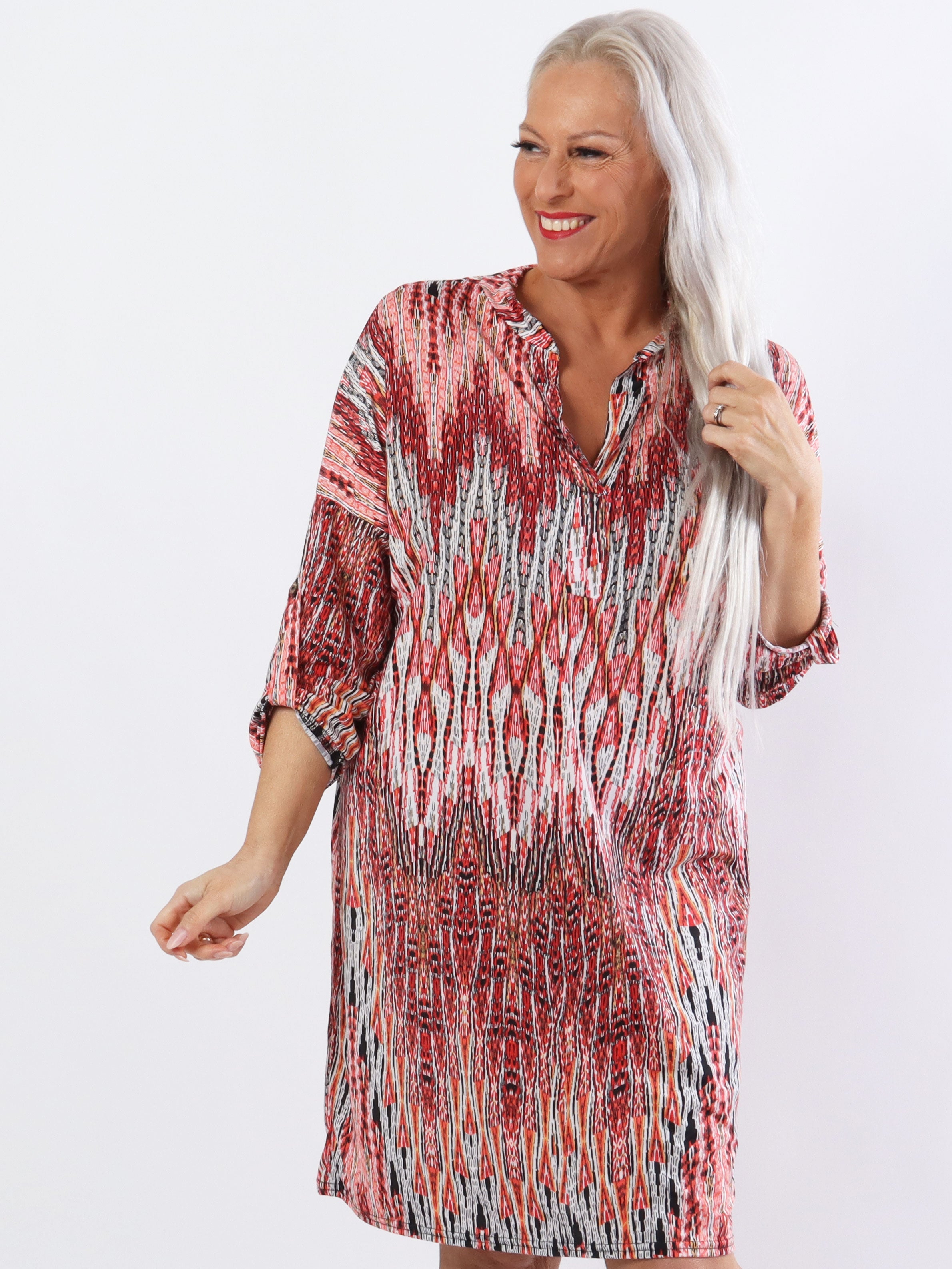 Paprika - Tunikaklänning i stora storlekar med coolt tryck - Black