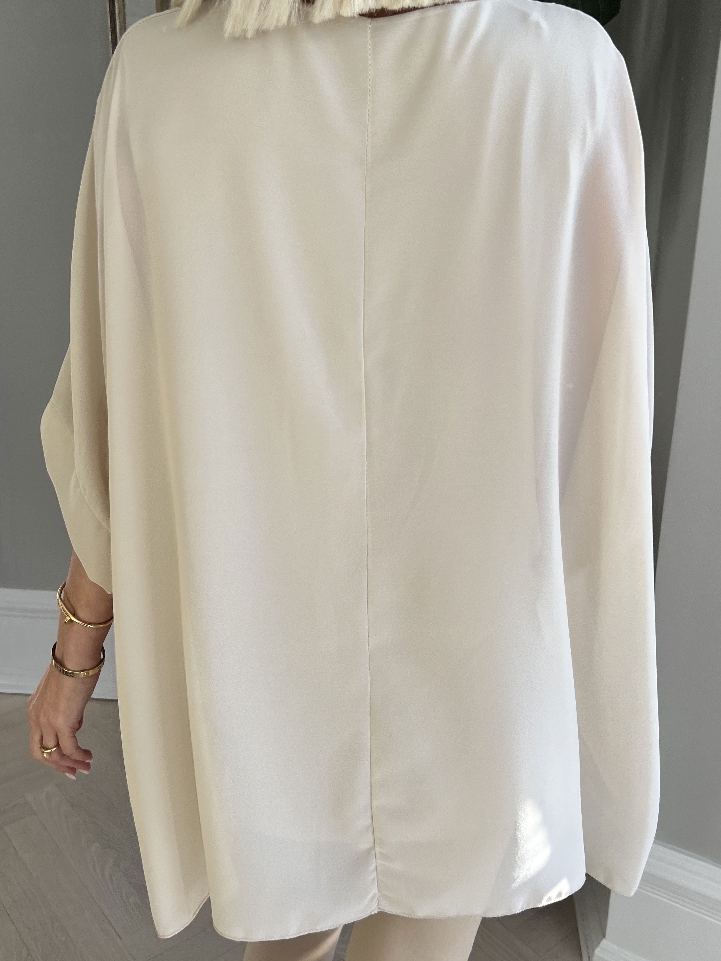 Patty - Söt tunika med chiffonglager på utsidan