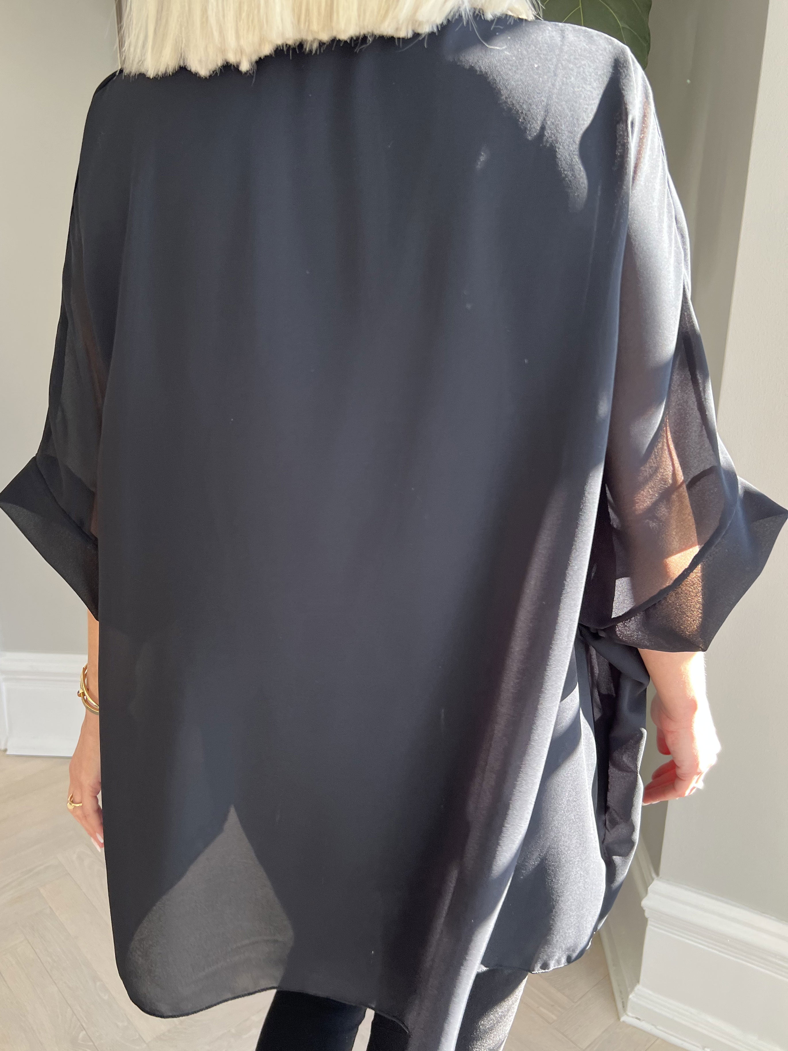 Patty - Söt tunika med chiffonglager på utsidan