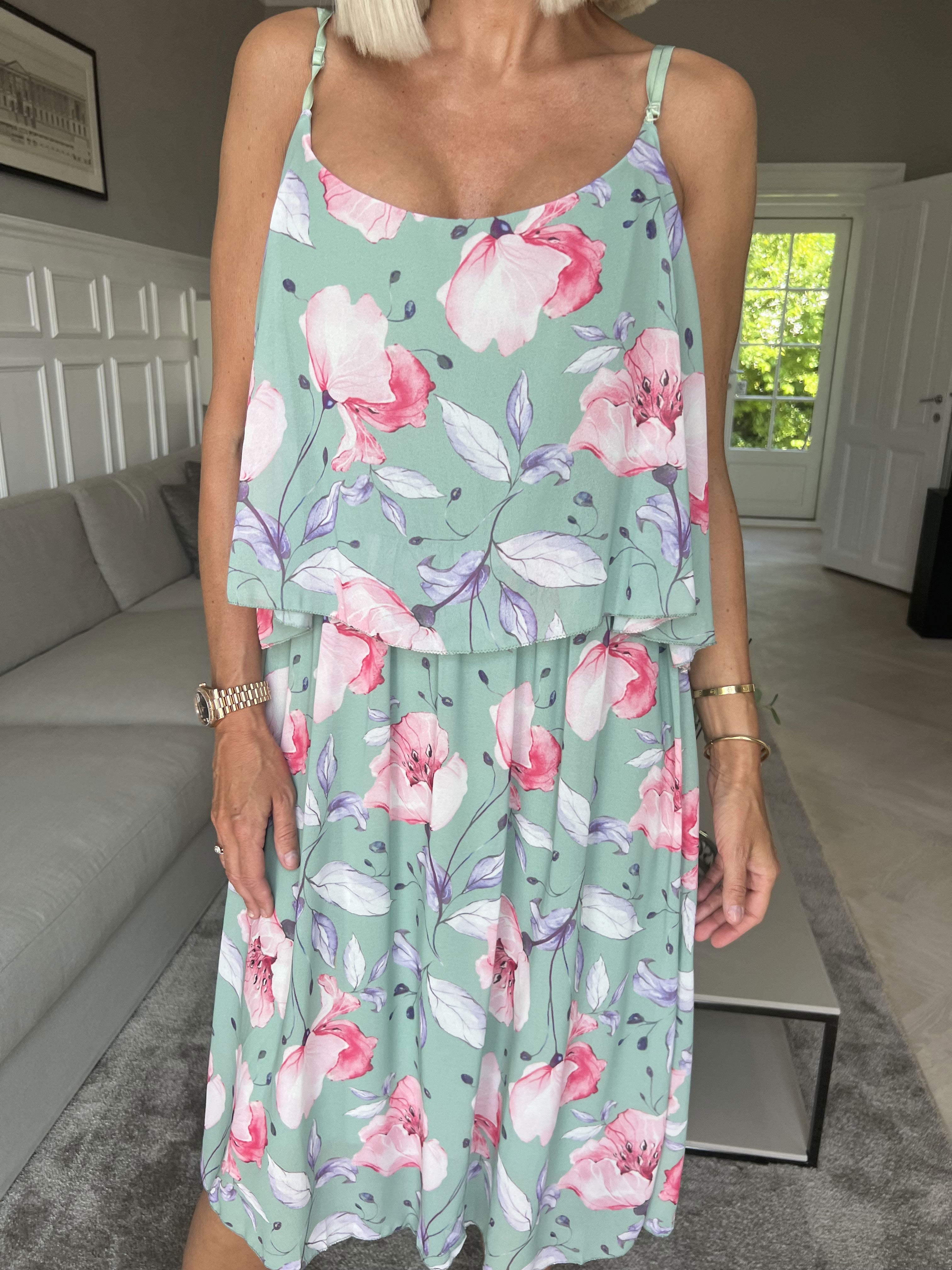 Pavo - Söt sommarklänning med yttre lager av chiffong - Dusty green