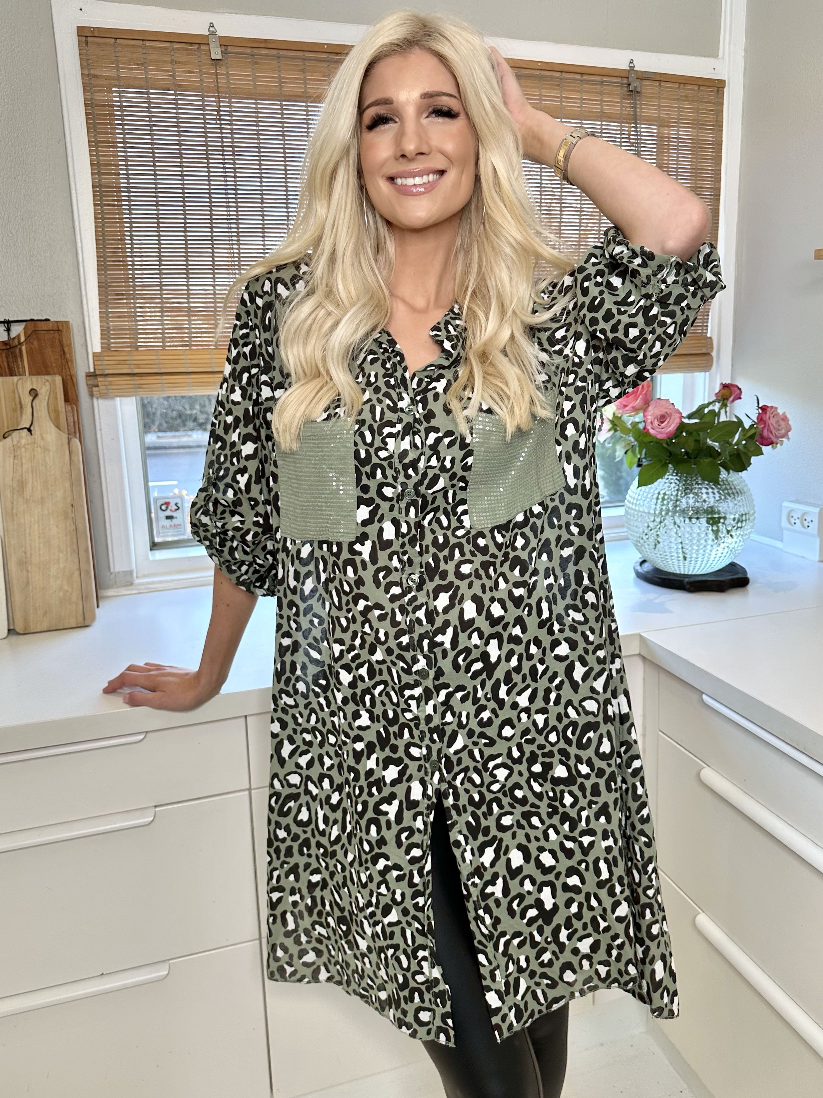 Pina - Leopardskjorta med paljettfickor - Taupe