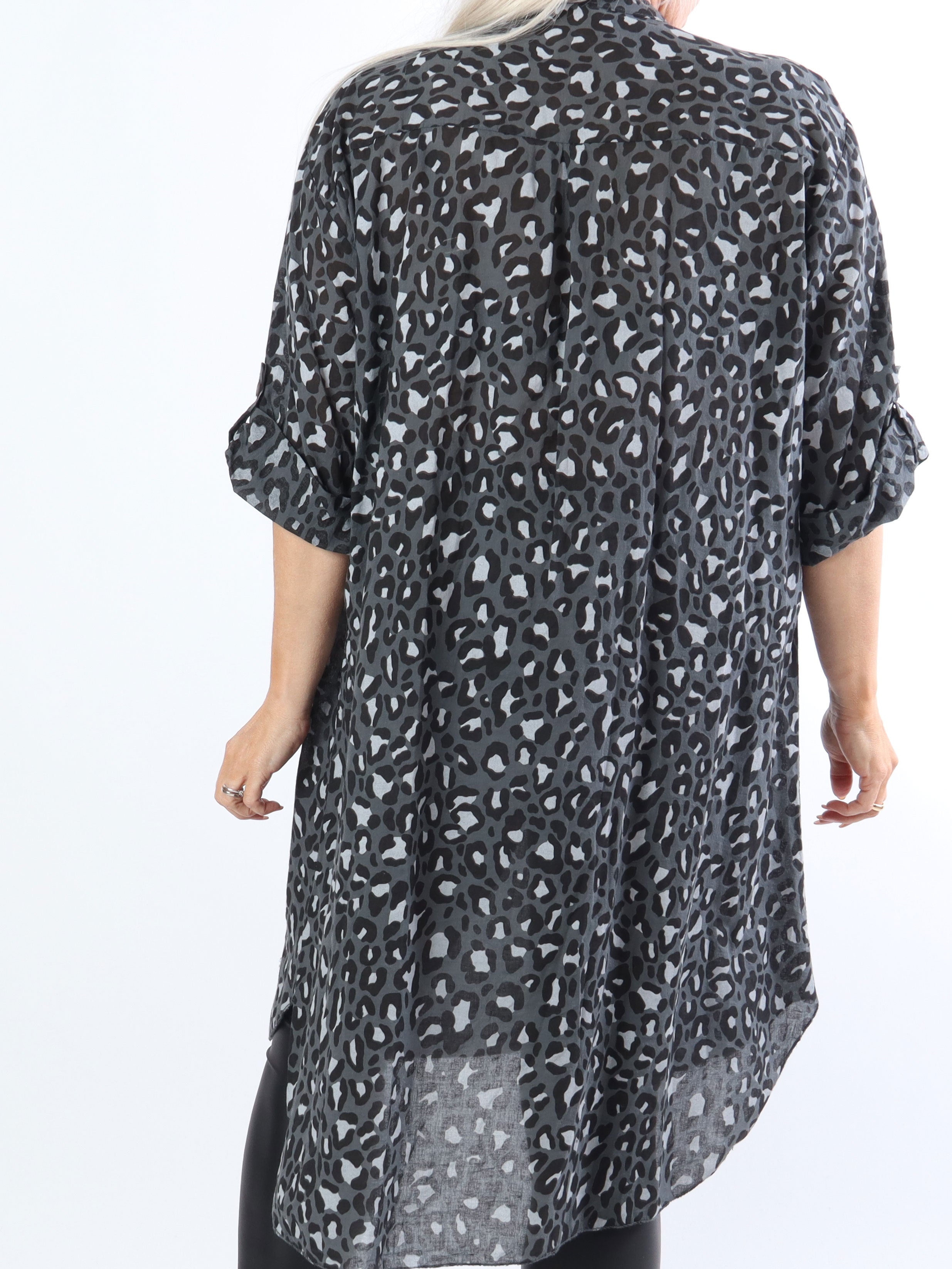 Pina - Plus size leopardskjorta med paljettfickor