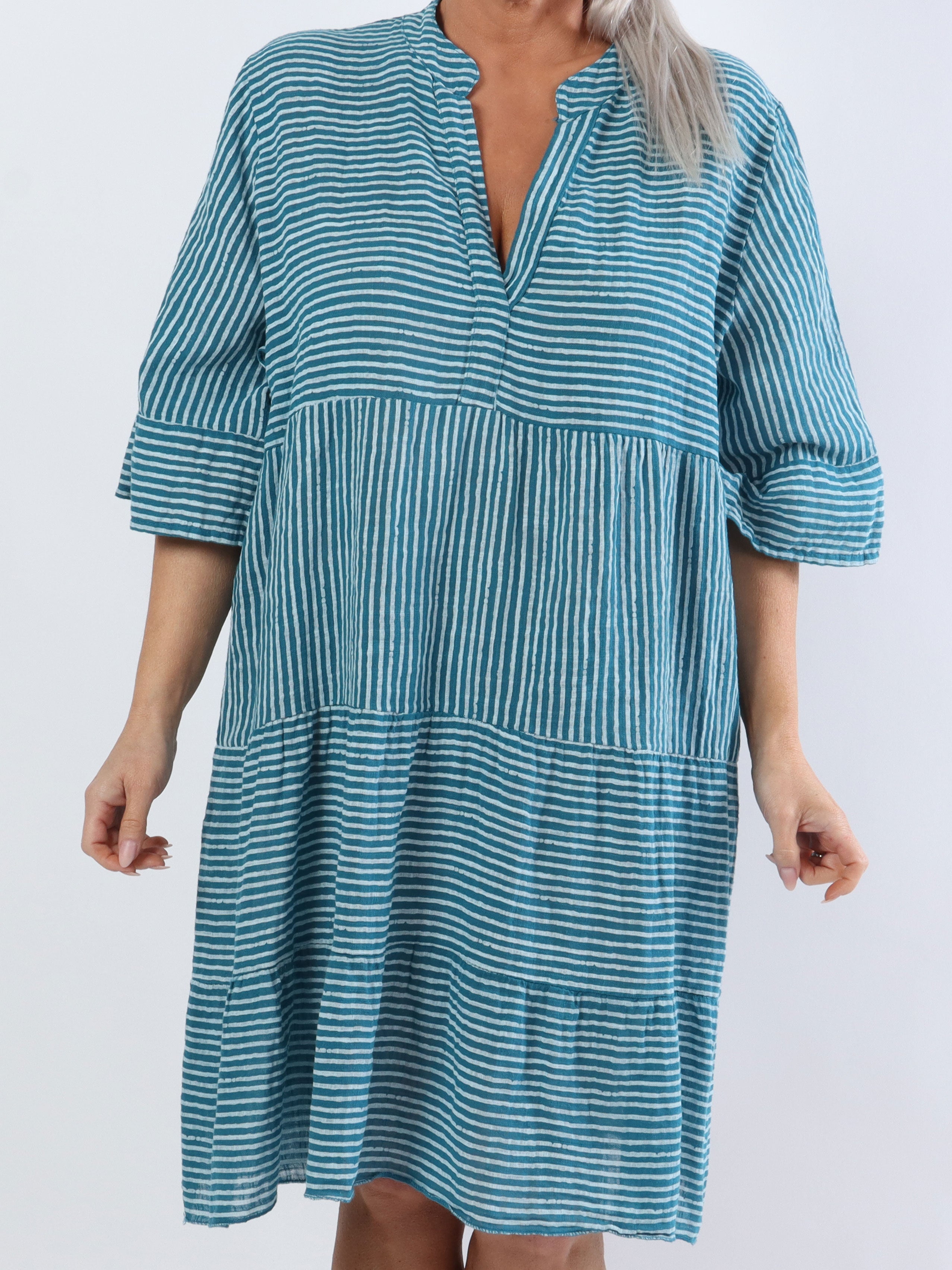 Pola - Söt randig plus size-klänning i lagerform - Red