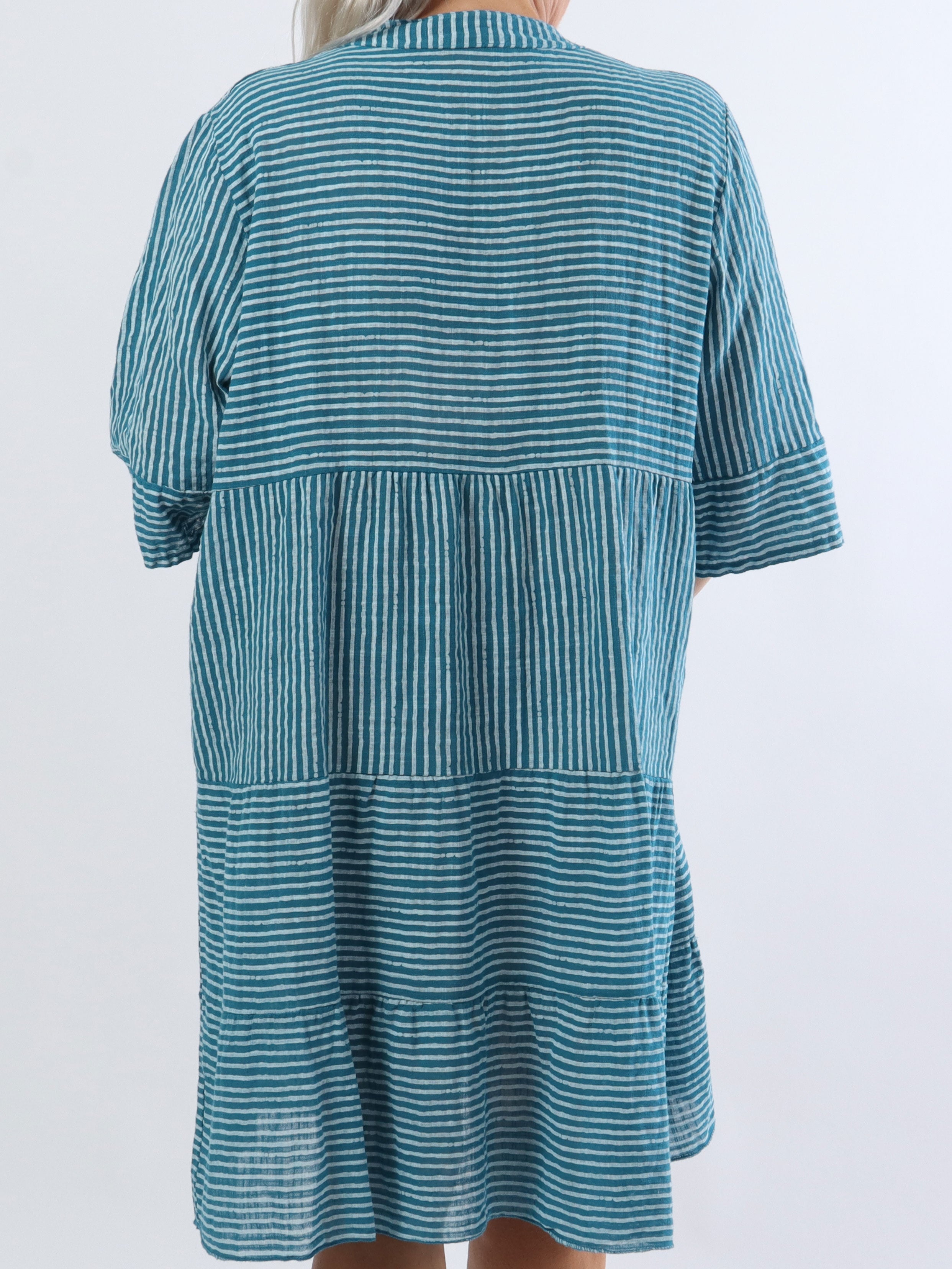 Pola - Söt randig plus size-klänning i lagerform - Blue