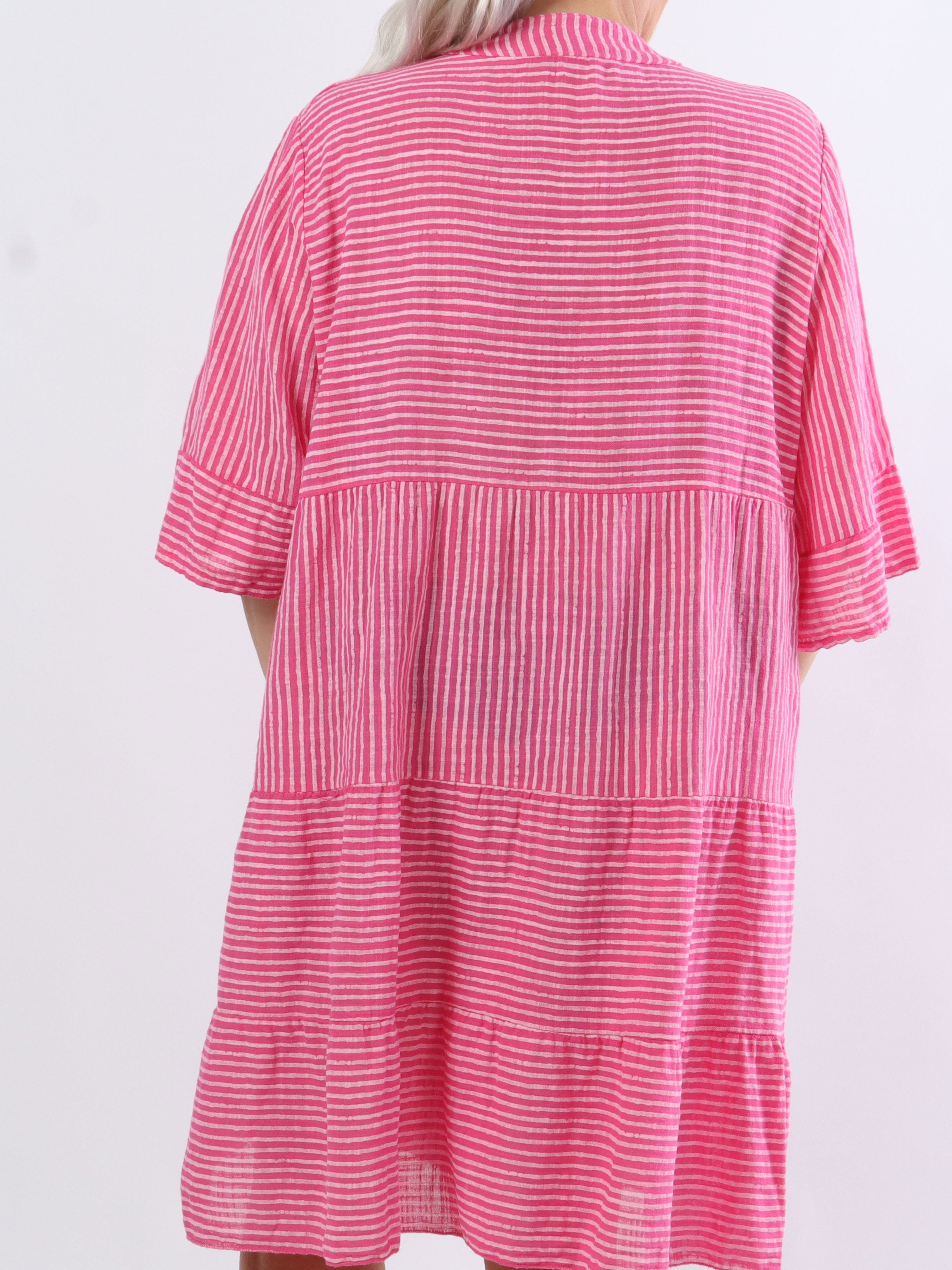 Pola - Söt randig plus size-klänning i lagerform