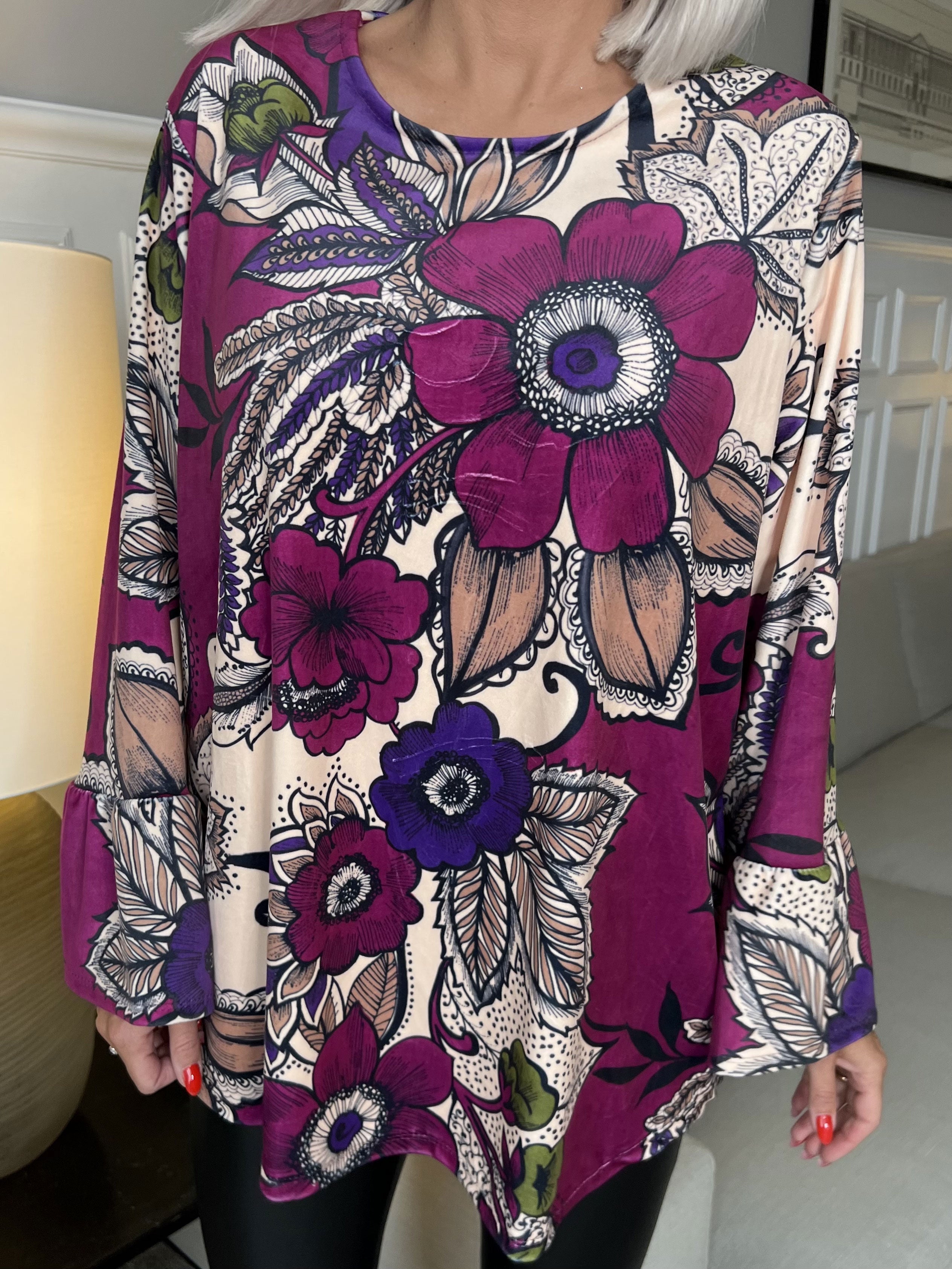 Romana - Mjuk blus med mönster