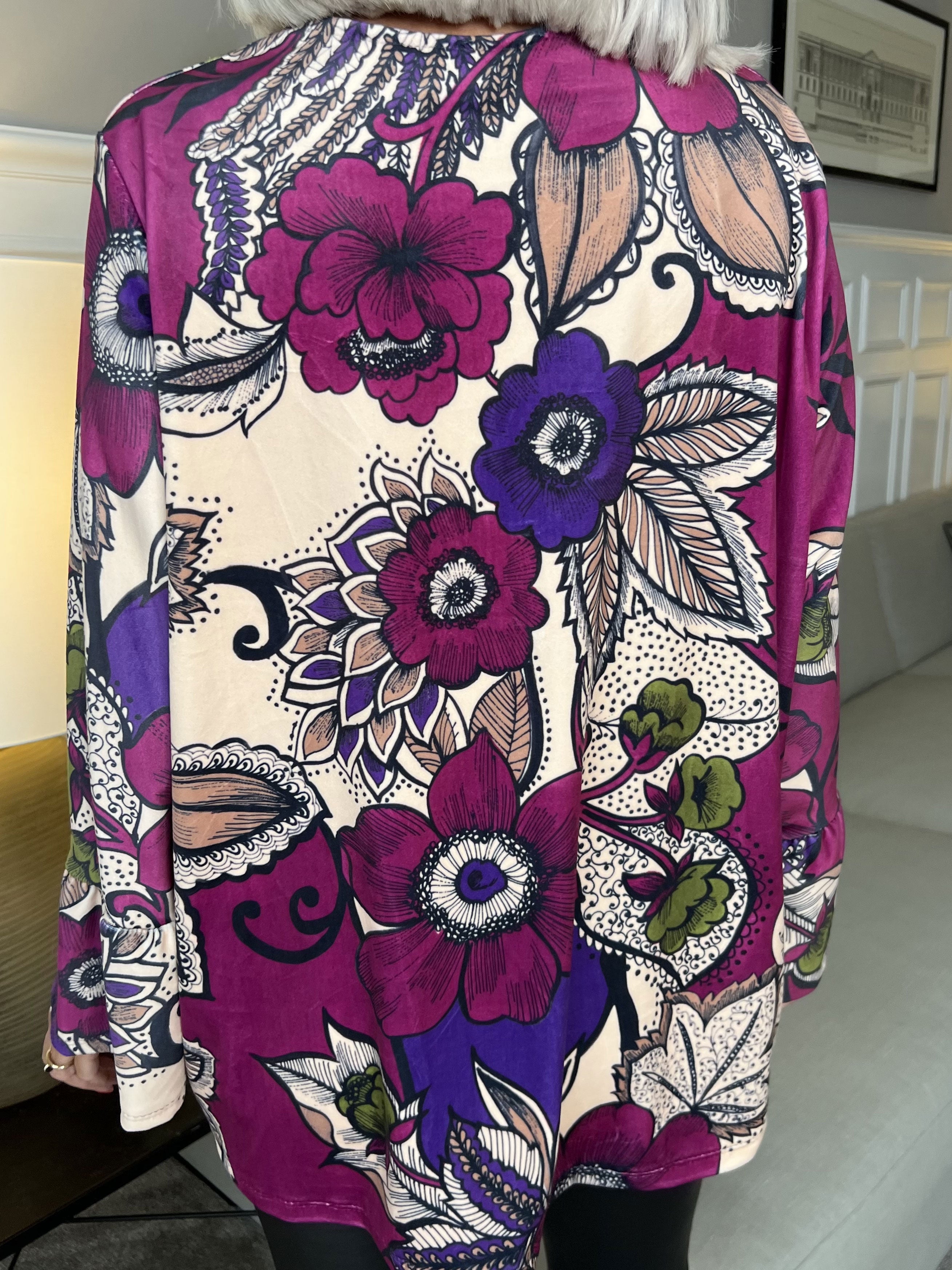 Romana - Mjuk blus med mönster