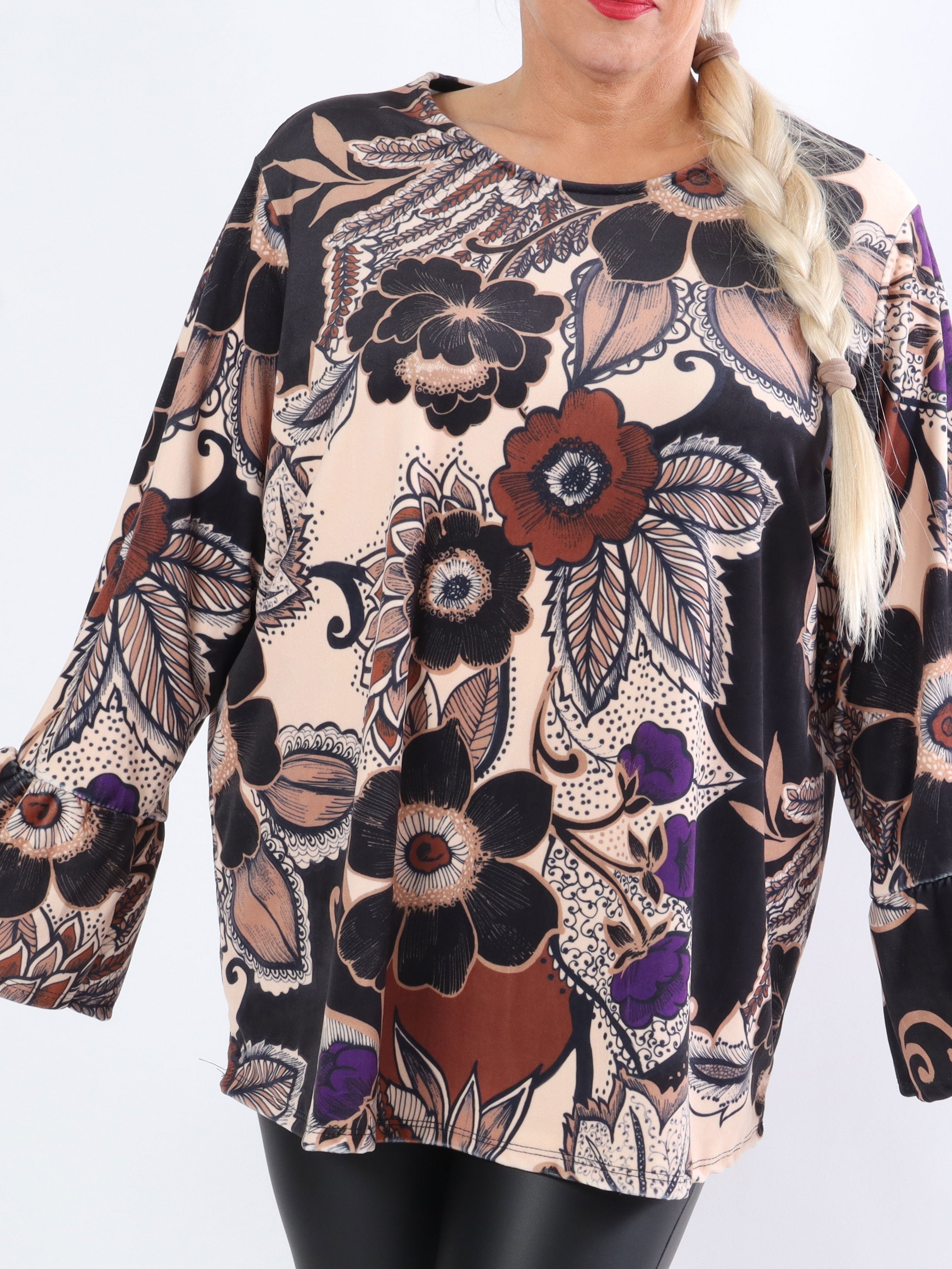 Romana - Mjuk plus size blus med mönster - Black