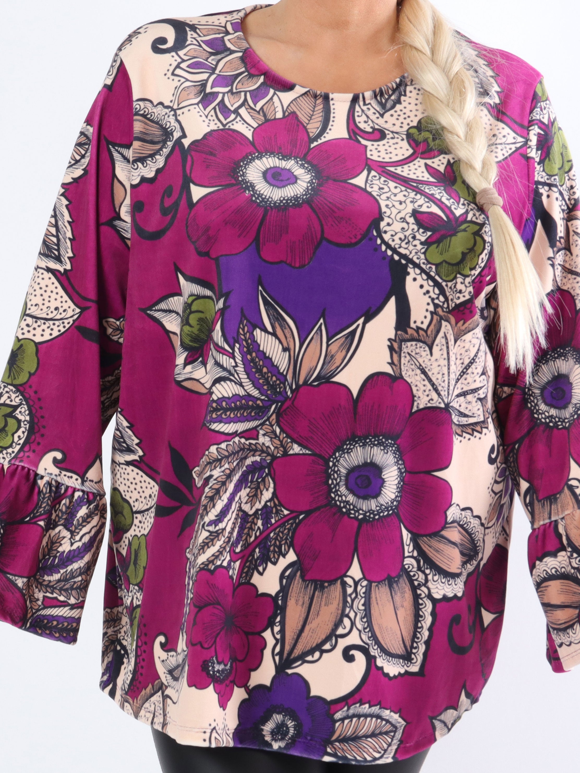 Romana - Mjuk plus size blus med mönster