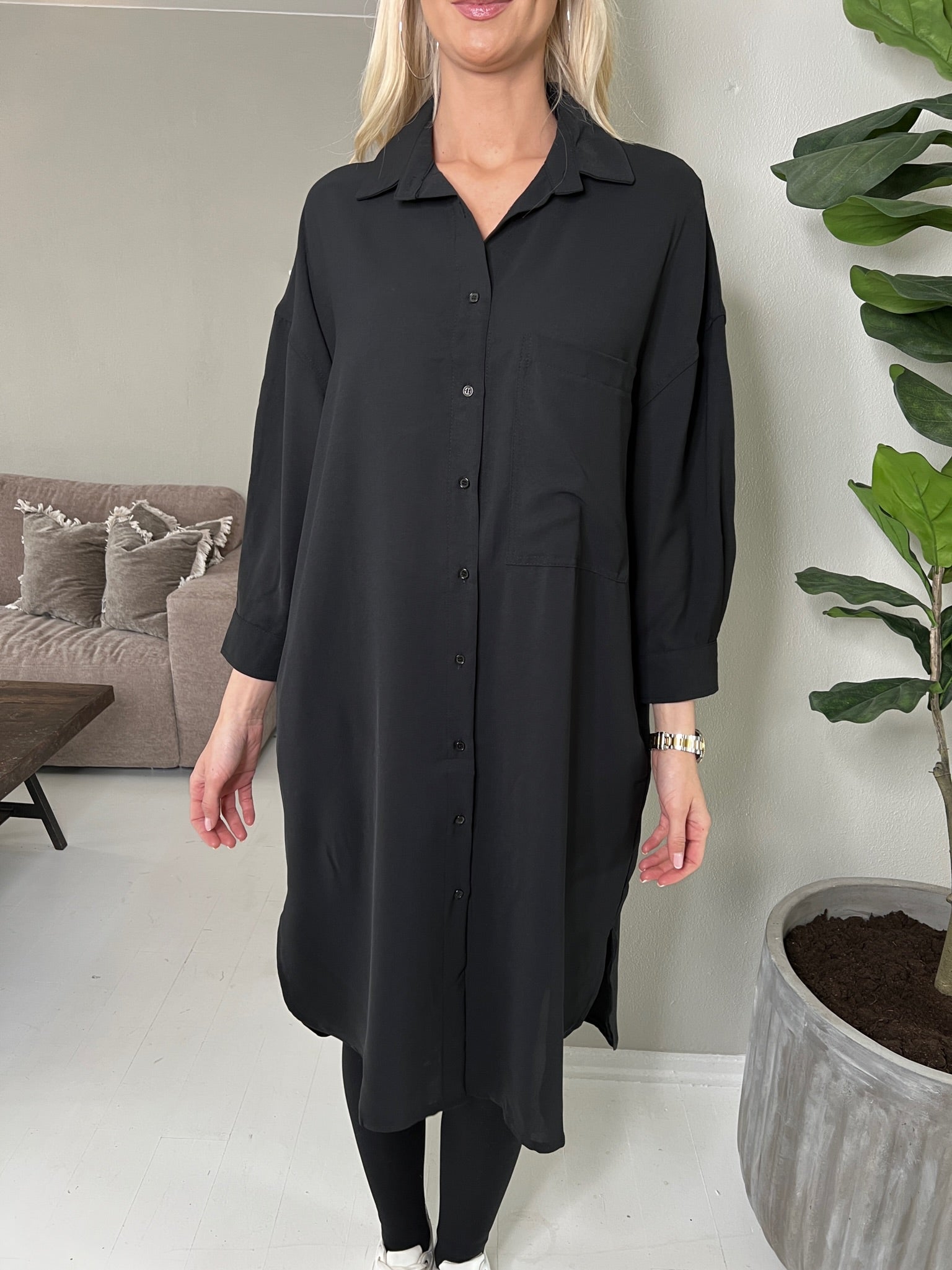 Rosario - Lång skjortklänning i lös passform - Black