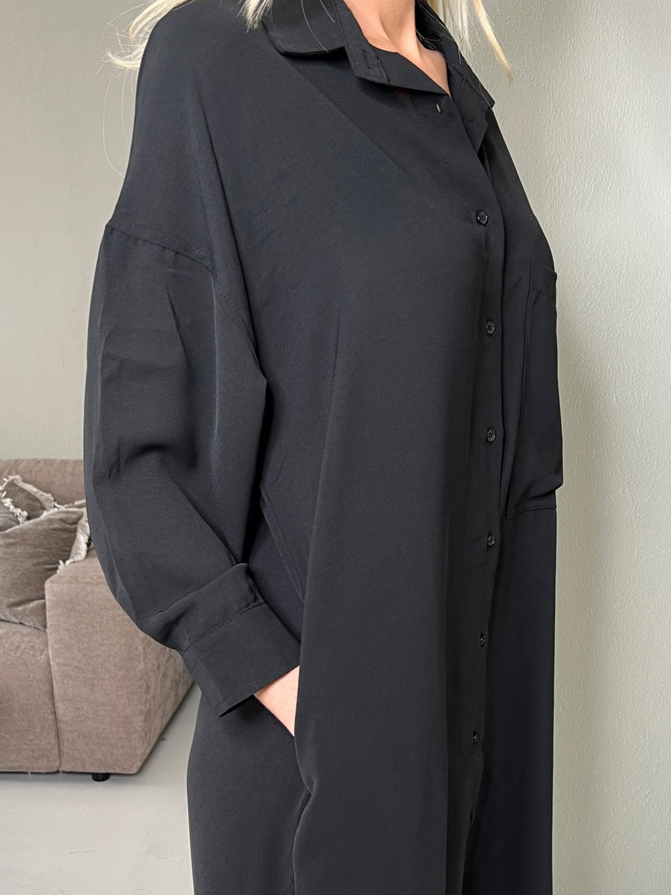 Rosario - Lång skjortklänning i lös passform - Black