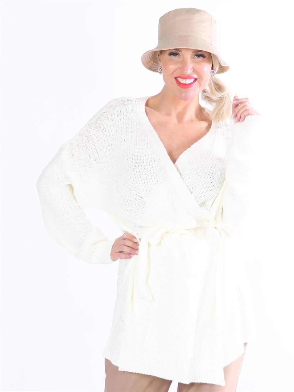 Sabine - Stickad kofta med vita pärlor och knytband