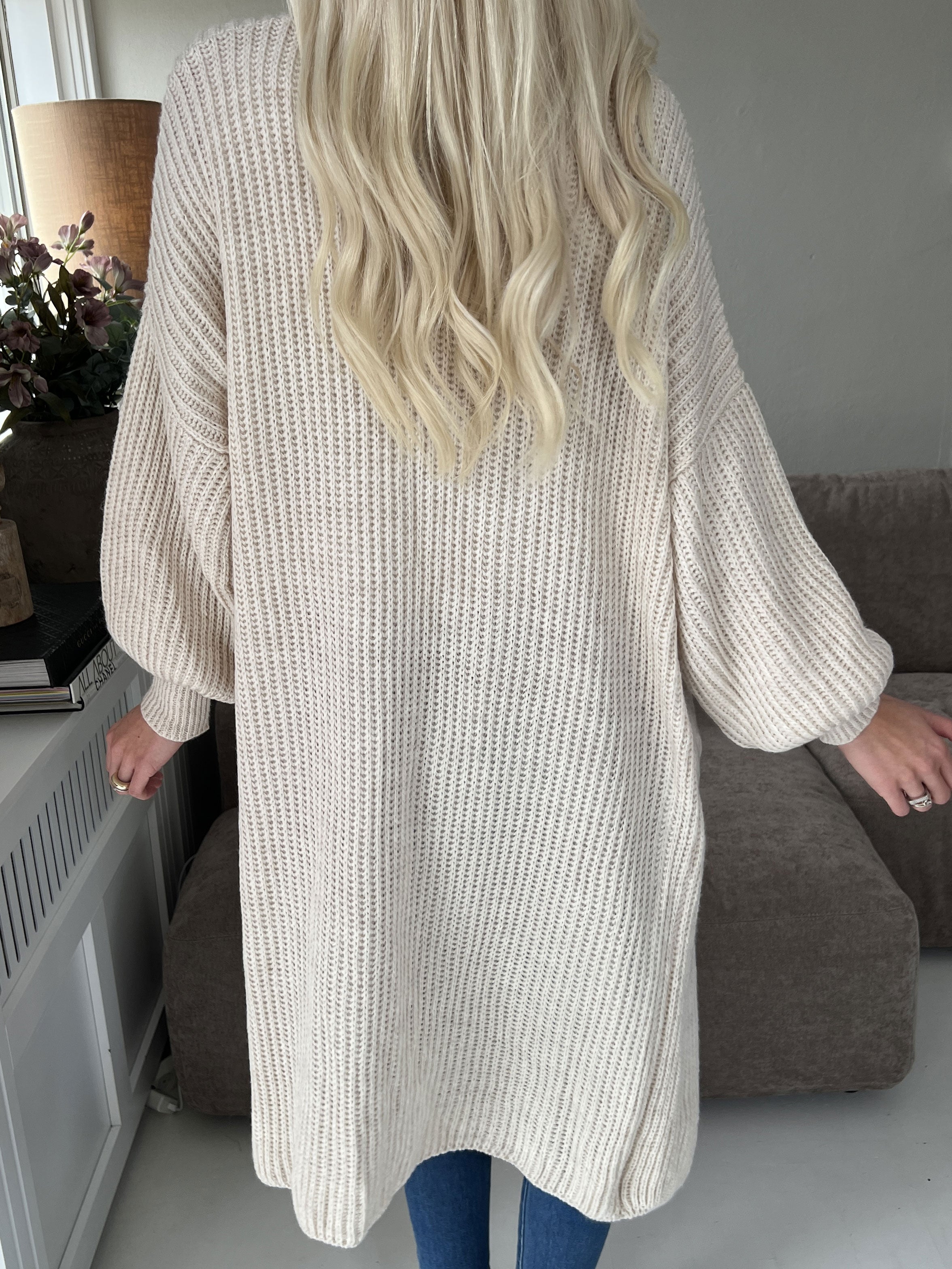 Sally - Stickad kofta med ballongärmar