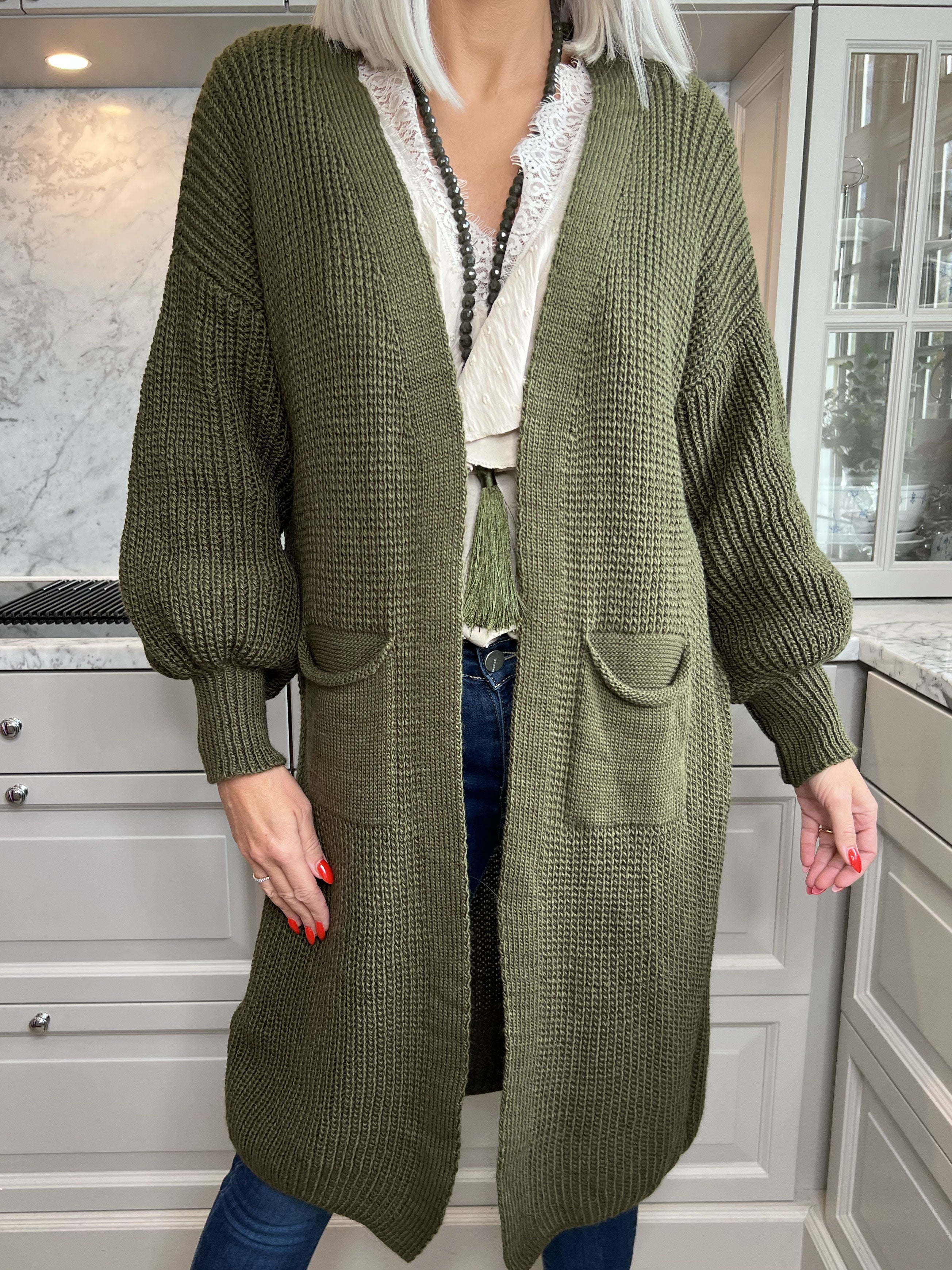 Sally - Stickad plus size kofta med ballongärmar