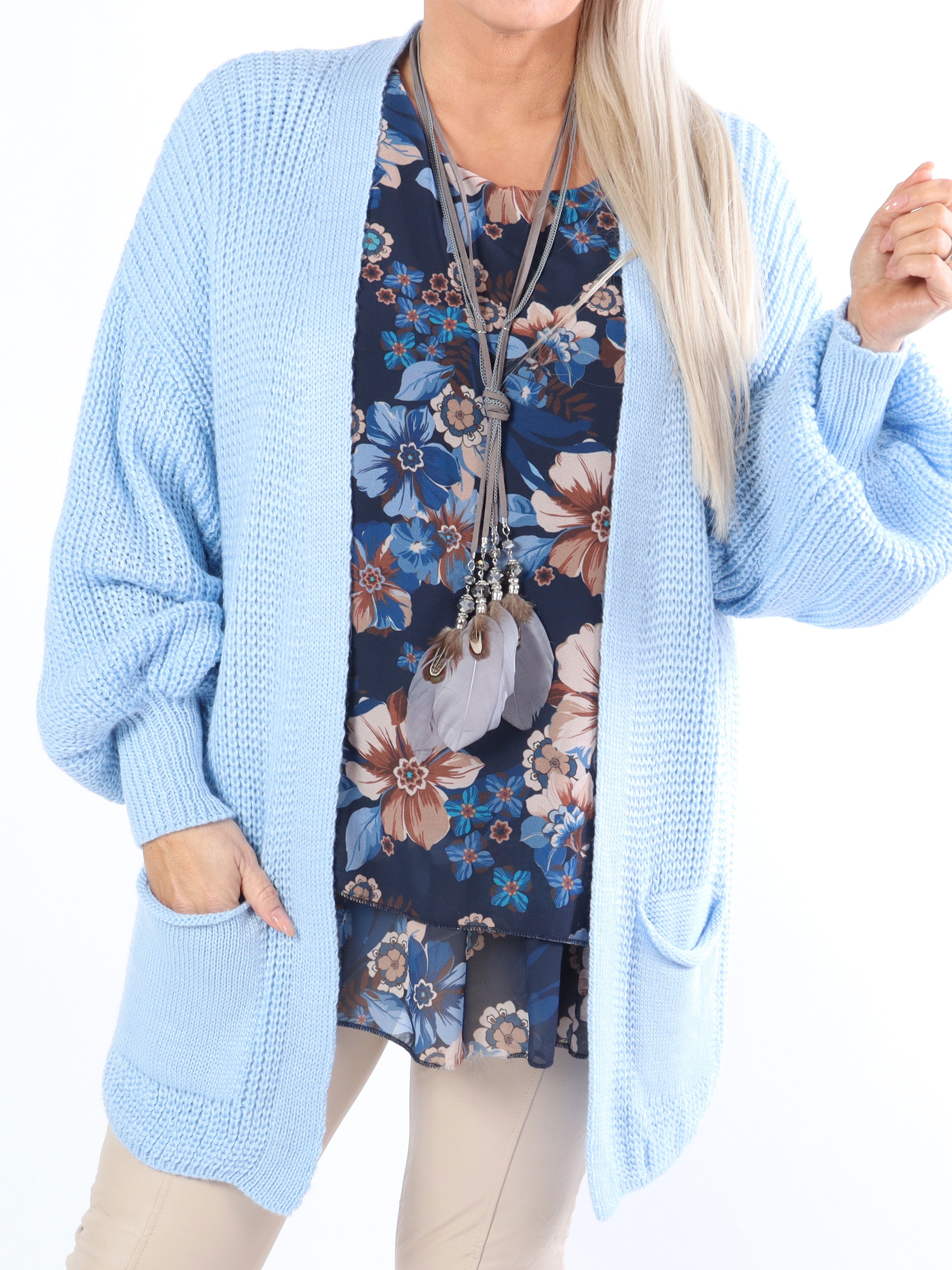 Sally Short - Söt stickad plus size kofta med ballongärmar