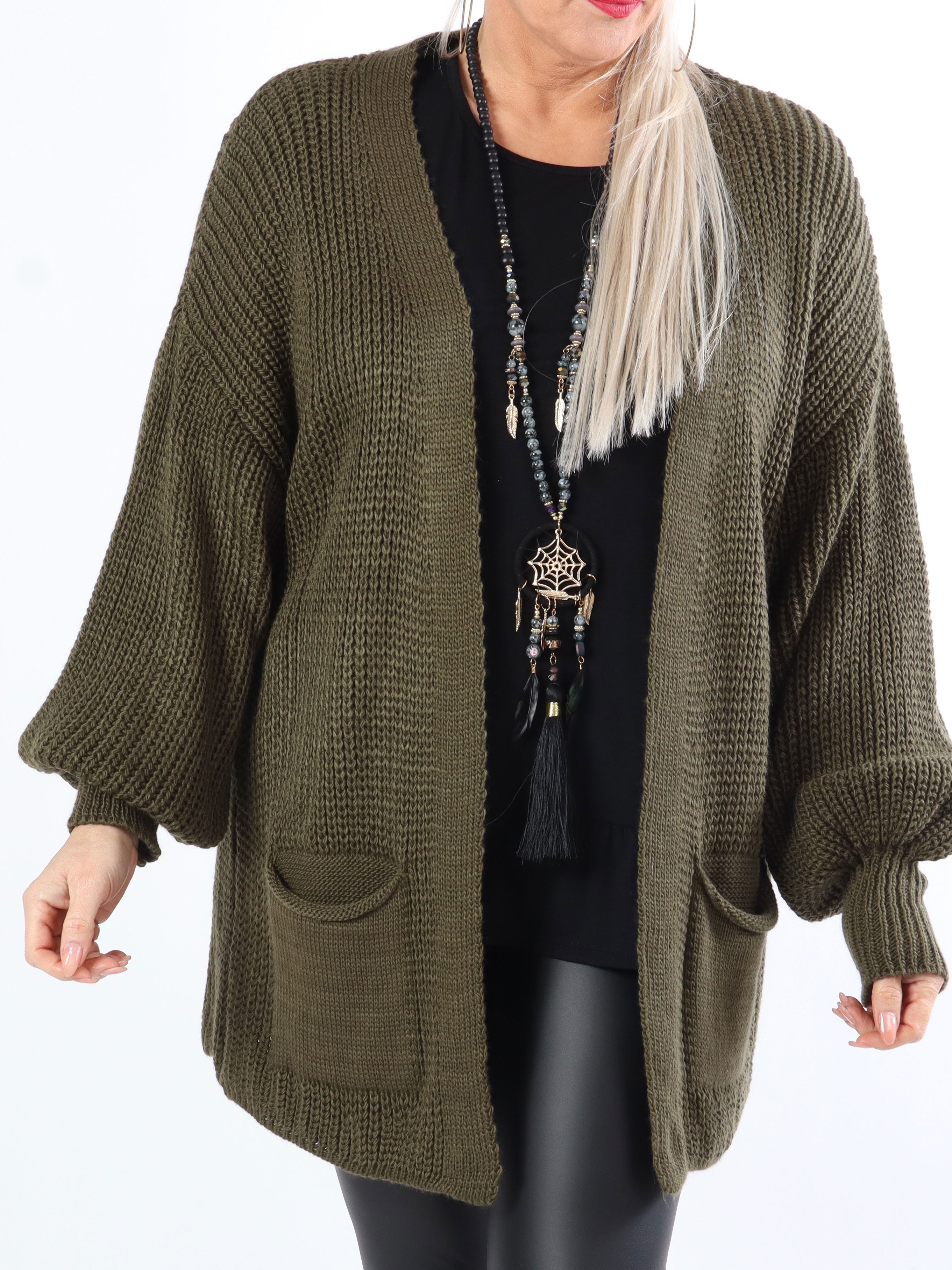 Sally Short - Söt stickad plus size kofta med ballongärmar