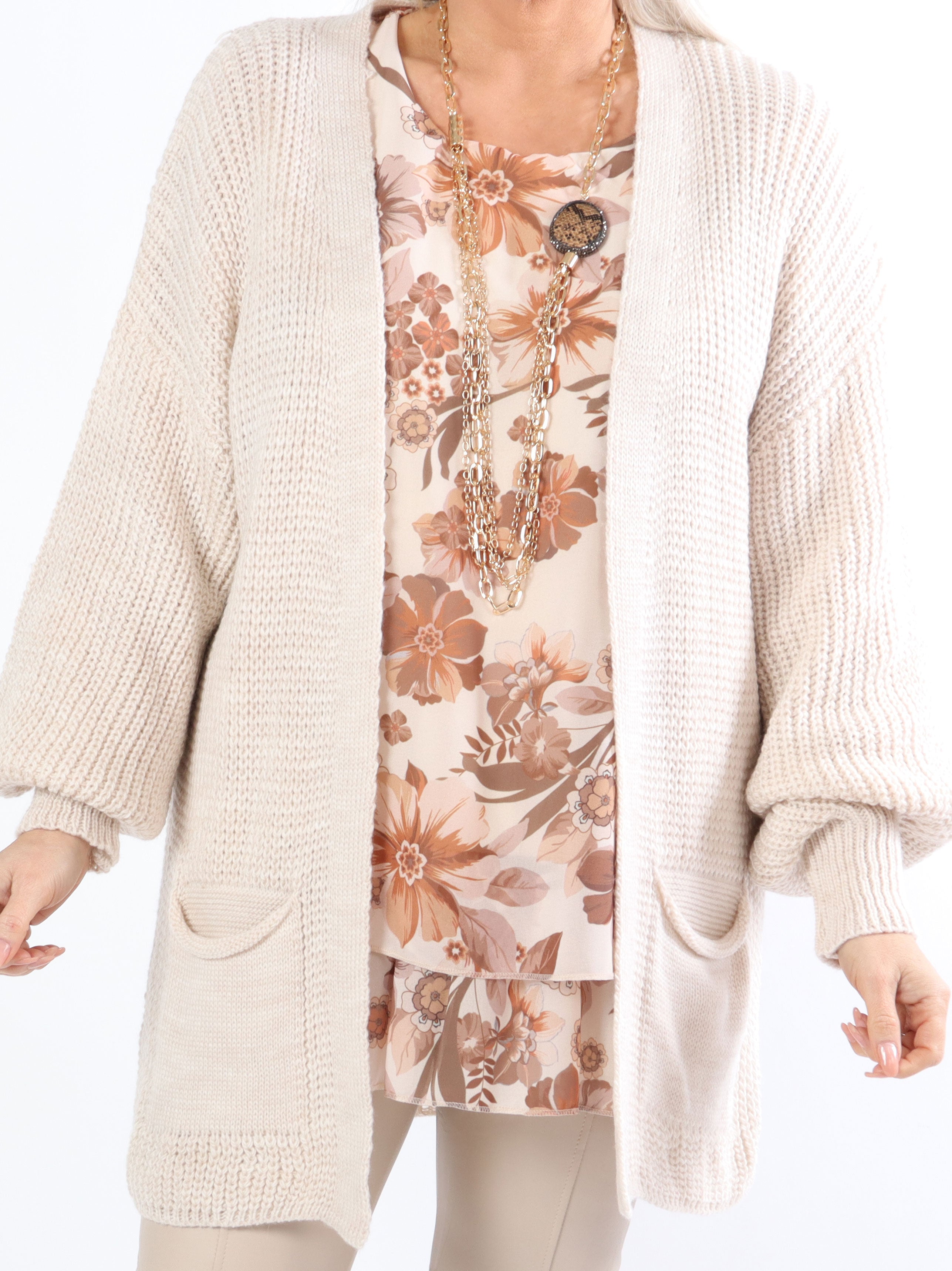 Sally Short - Söt stickad plus size kofta med ballongärmar