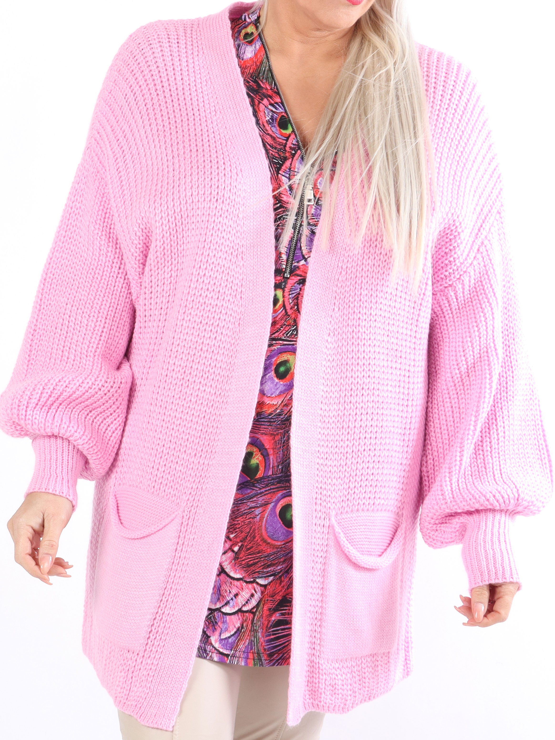 Sally Short - Söt stickad plus size kofta med ballongärmar