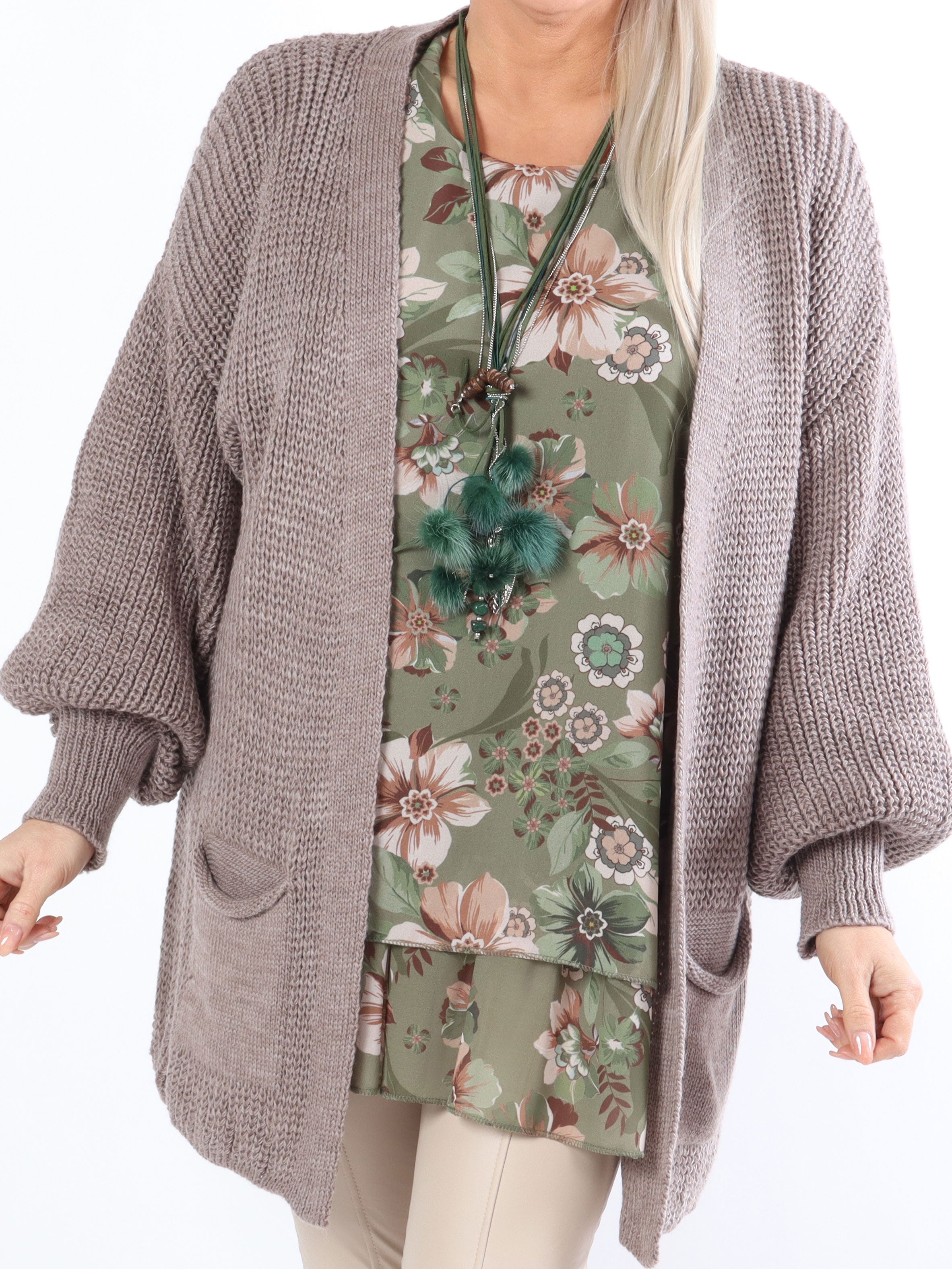 Sally Short - Söt stickad plus size kofta med ballongärmar