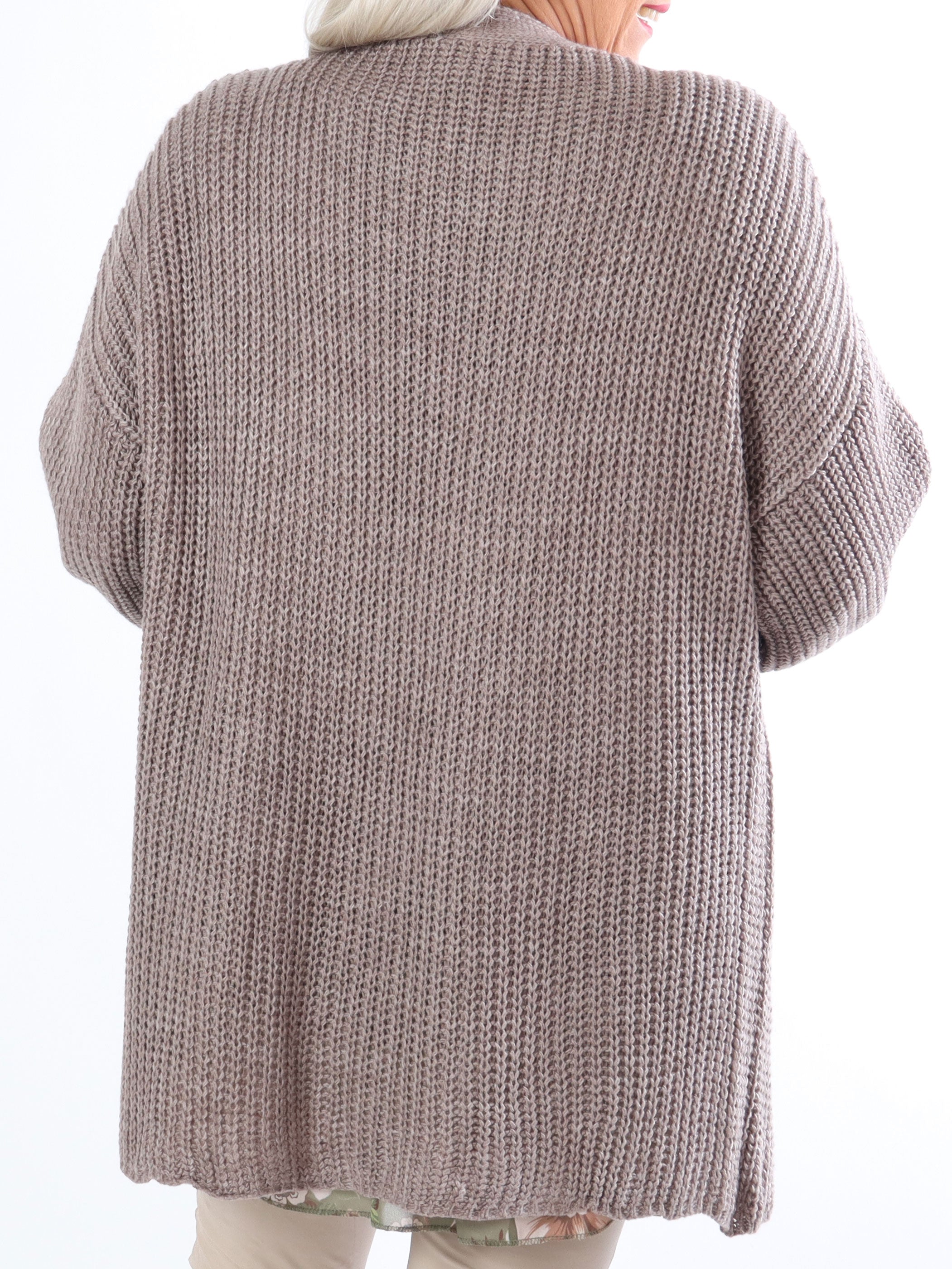 Sally Short - Söt stickad plus size kofta med ballongärmar