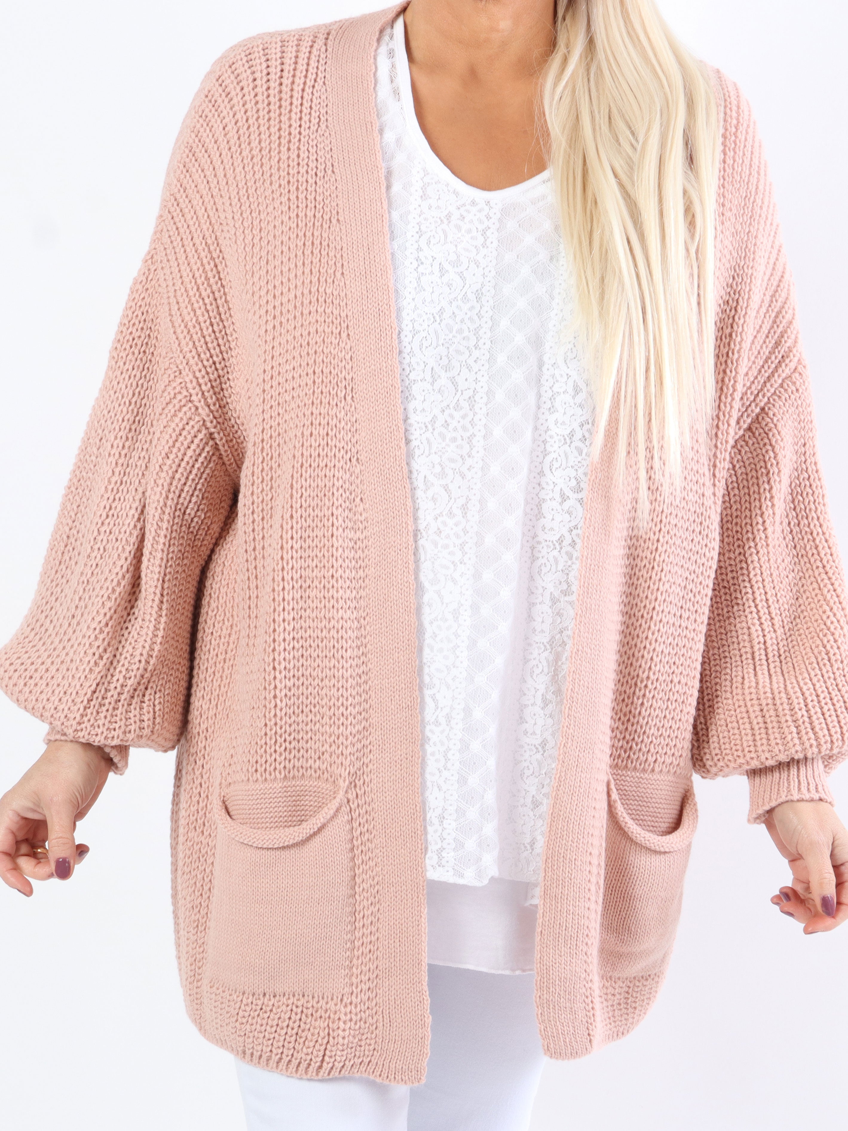 Sally Short - Söt stickad plus size kofta med ballongärmar