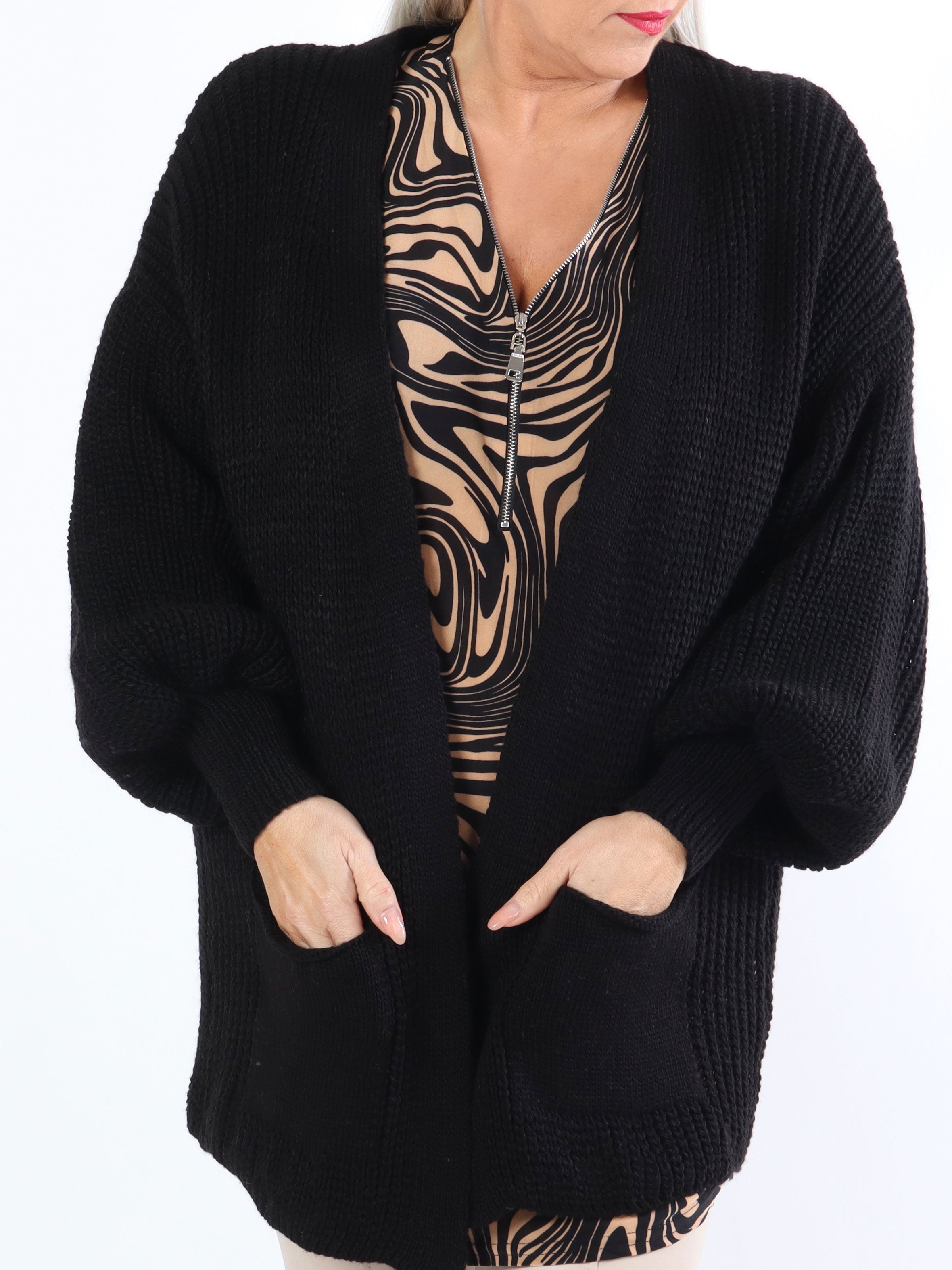 Sally Short - Söt stickad plus size kofta med ballongärmar