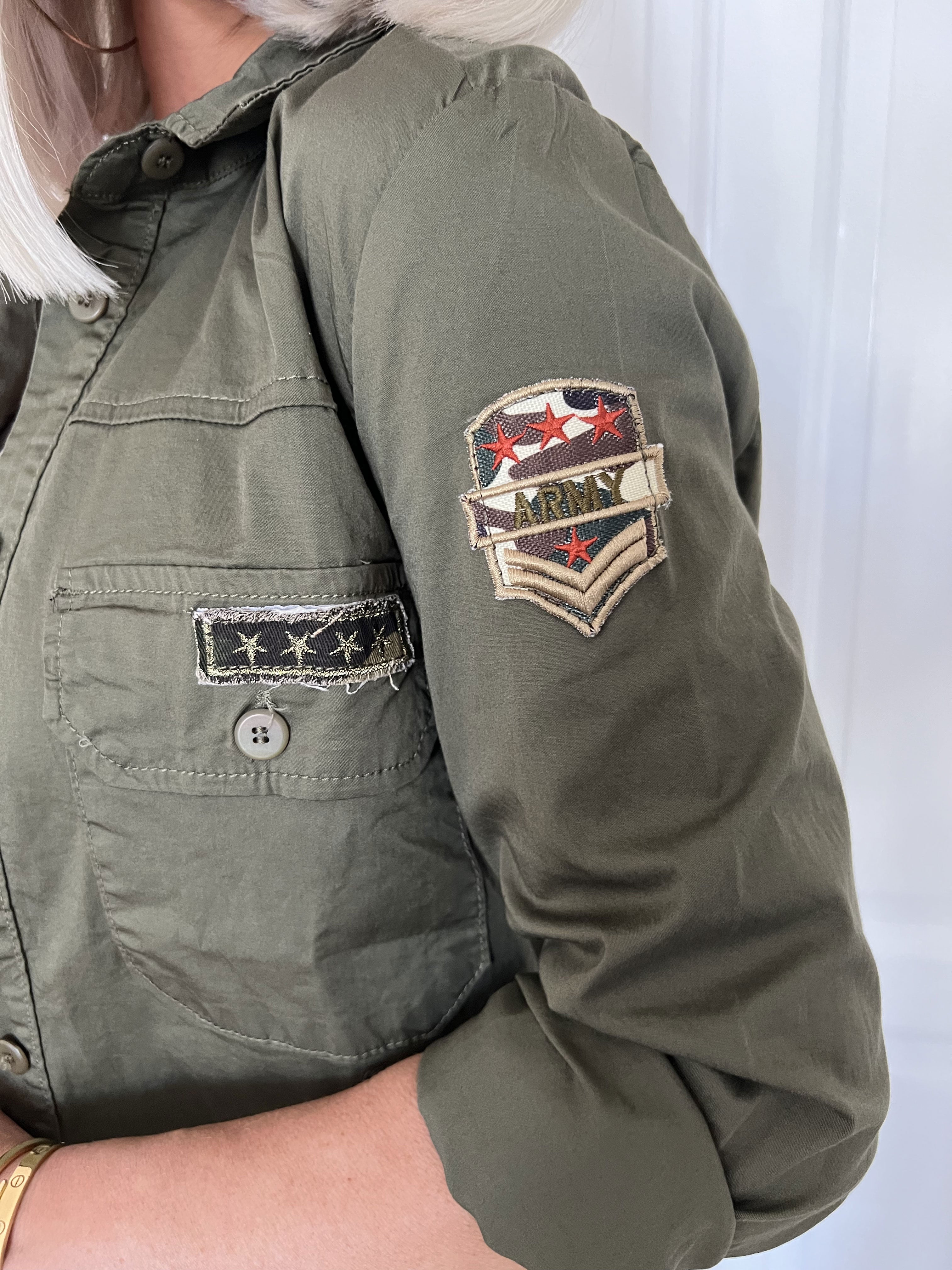 Samara - Armégrön bomullsskjorta i militär look - Army