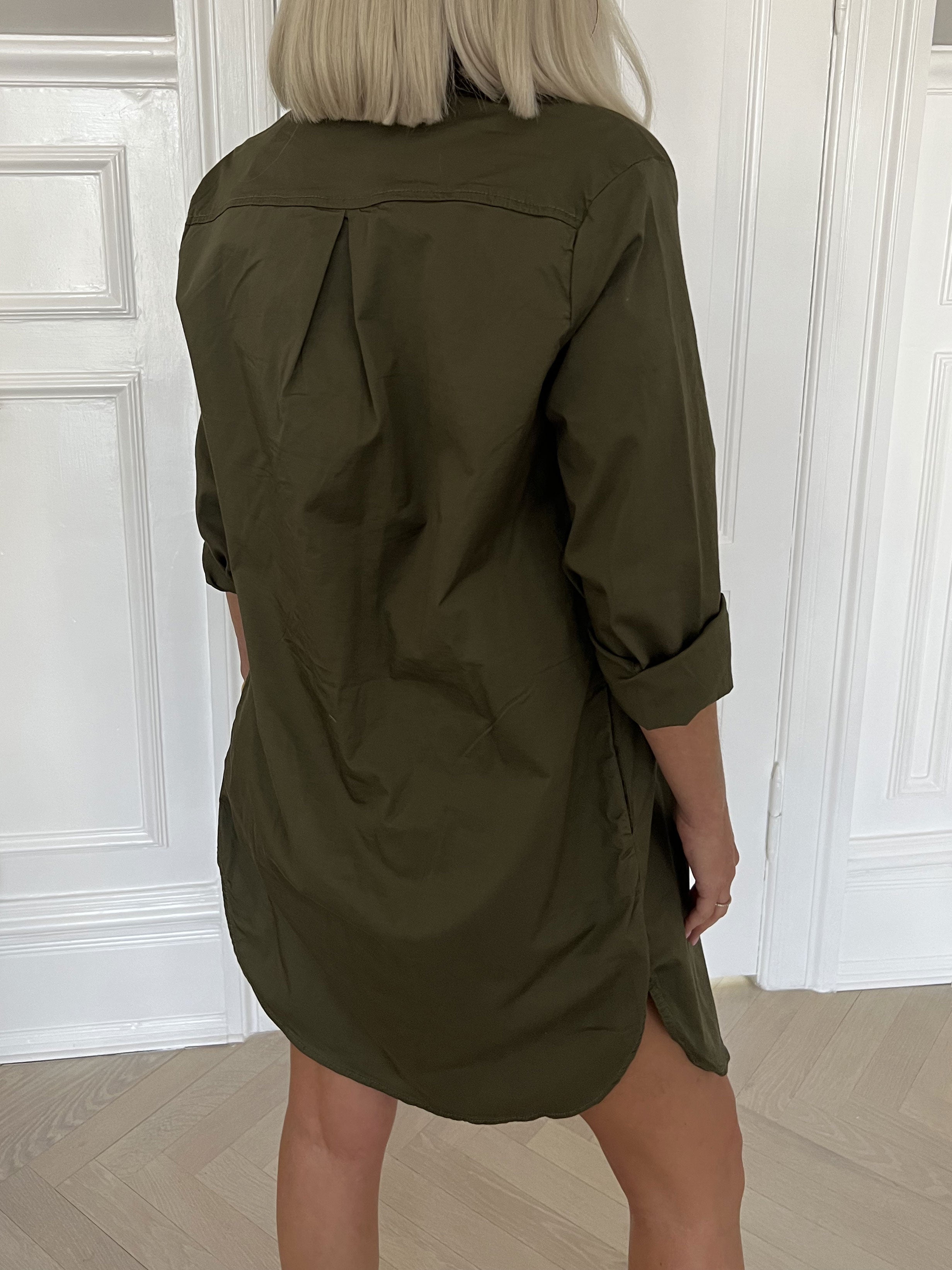 Samara - Armégrön bomullsskjorta i militär look