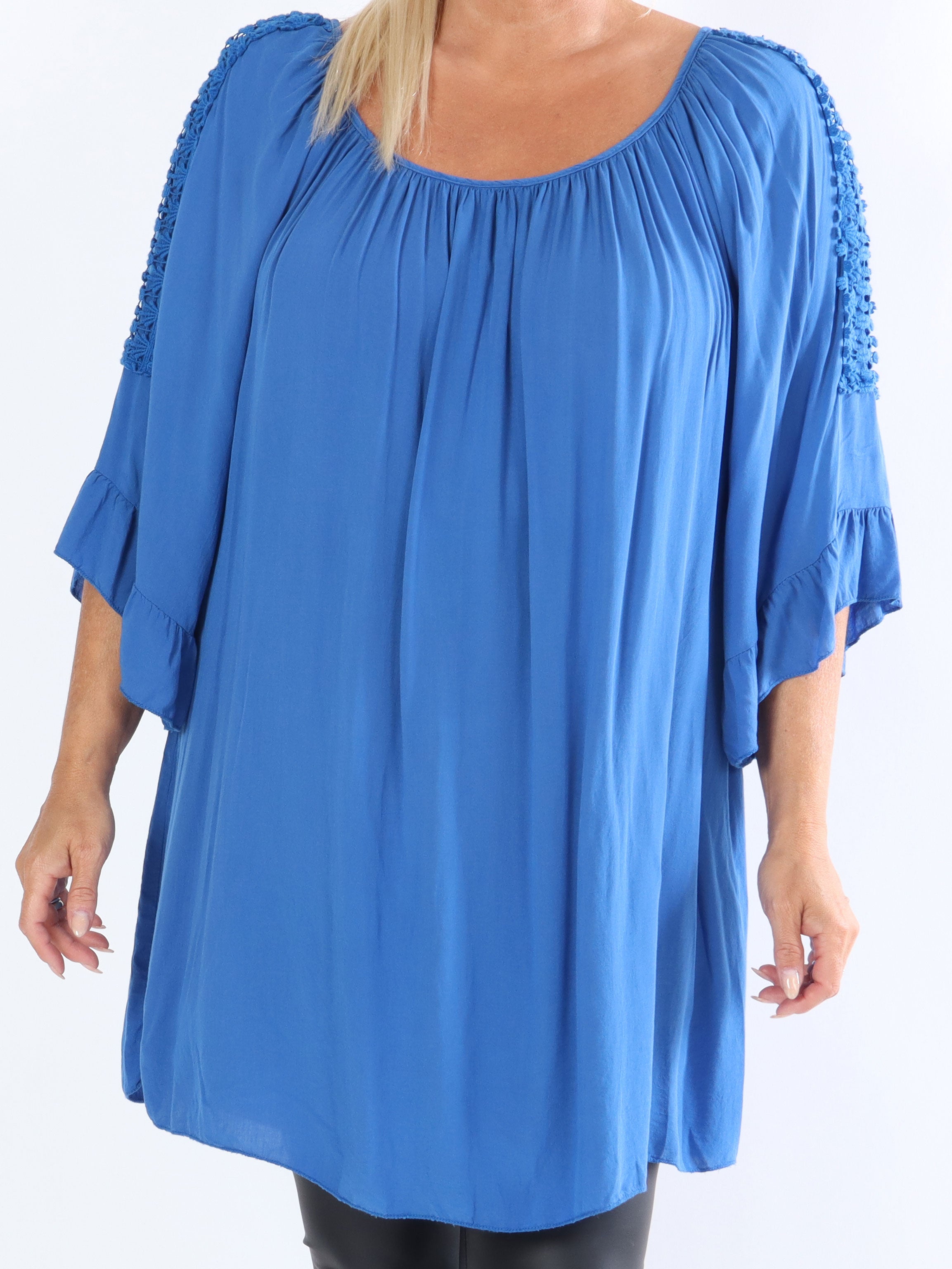 Samara - Plus size tunika med söta broderier på ärmarna