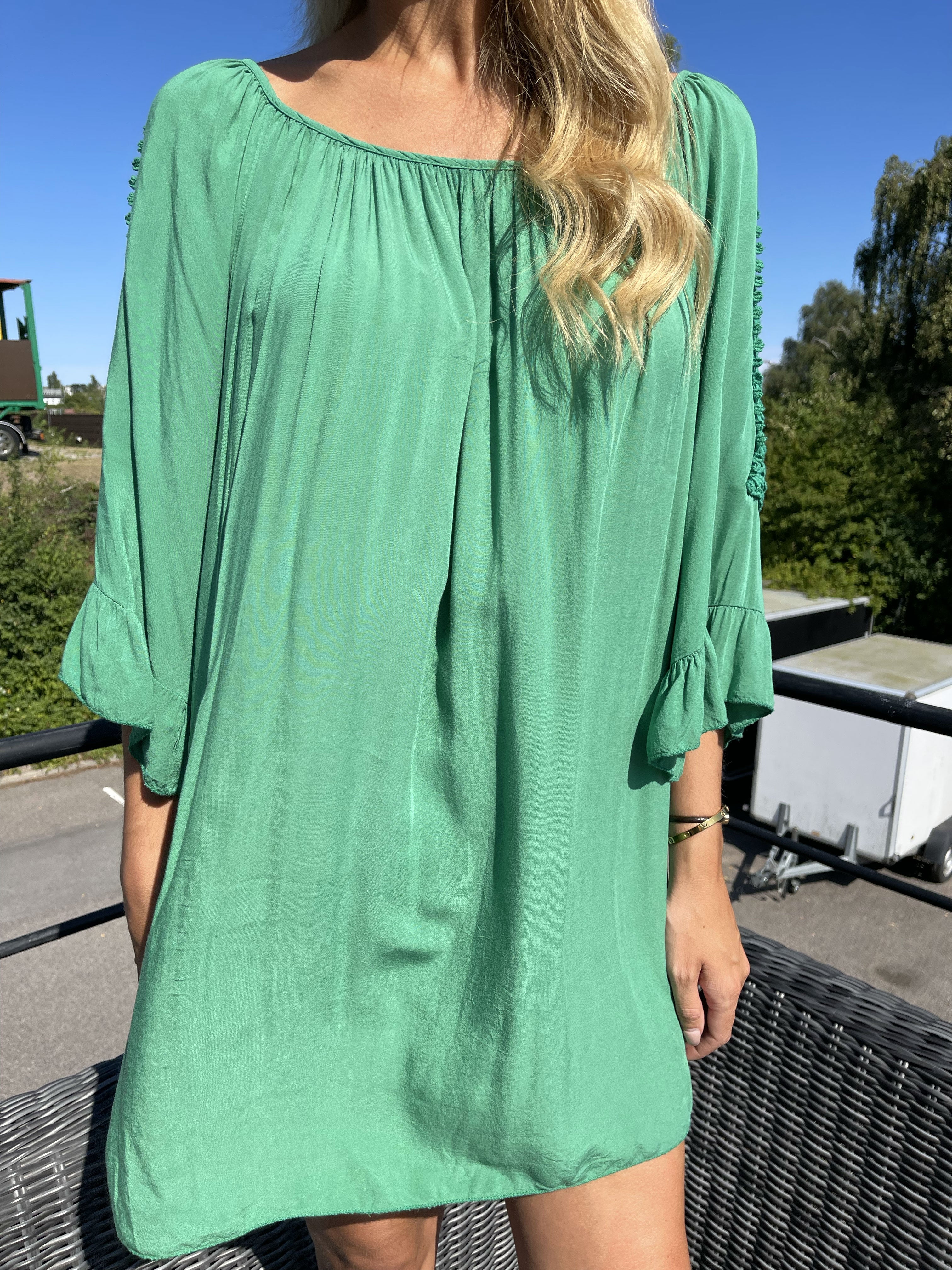 Samara - Söt lös tunika med broderier på ärmarna - Blue