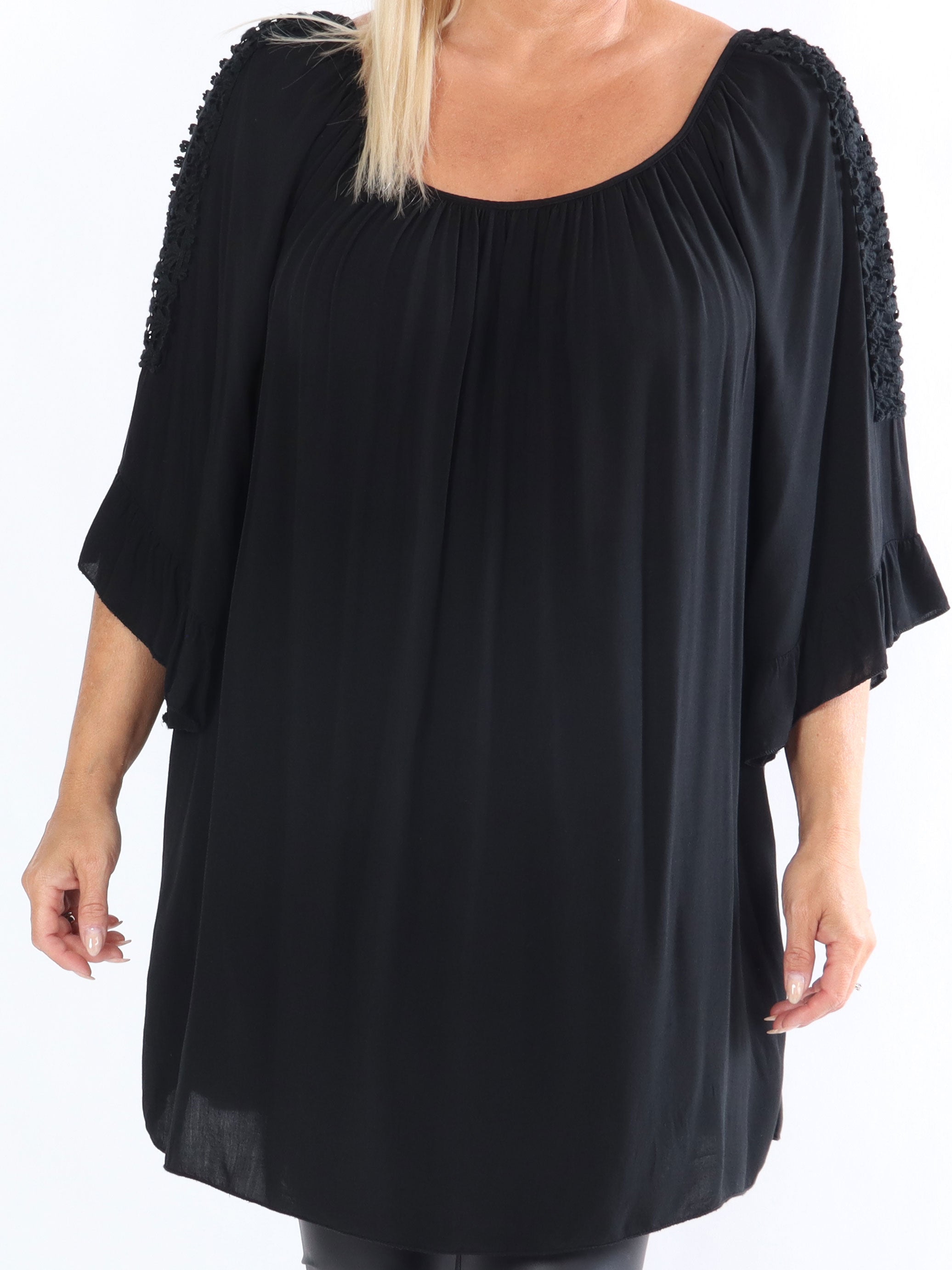 Samara - Plus size tunika med söta broderier på ärmarna