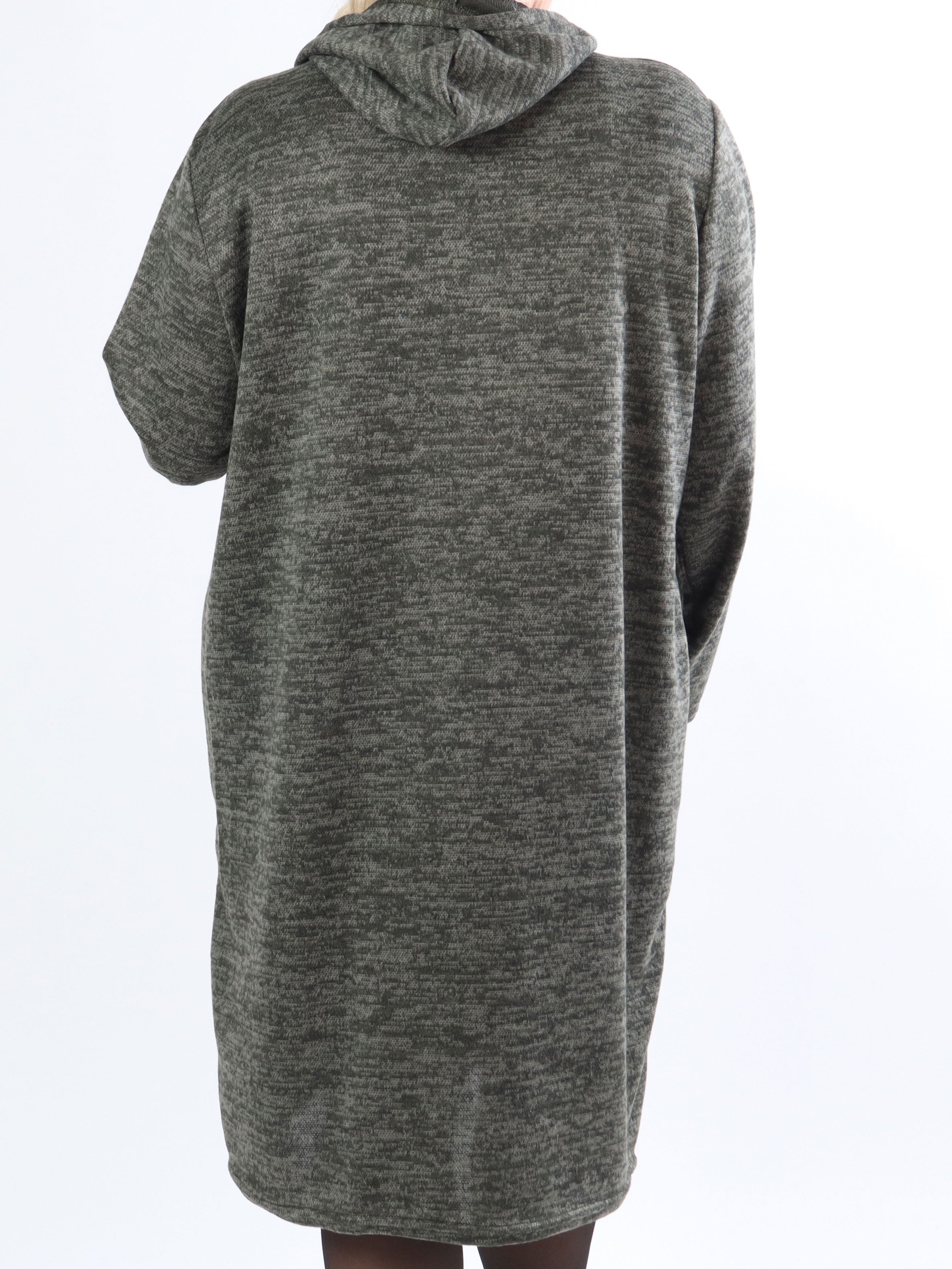 Sarita - Plus size klänning med huva och guldfärgade bokstäver - Army