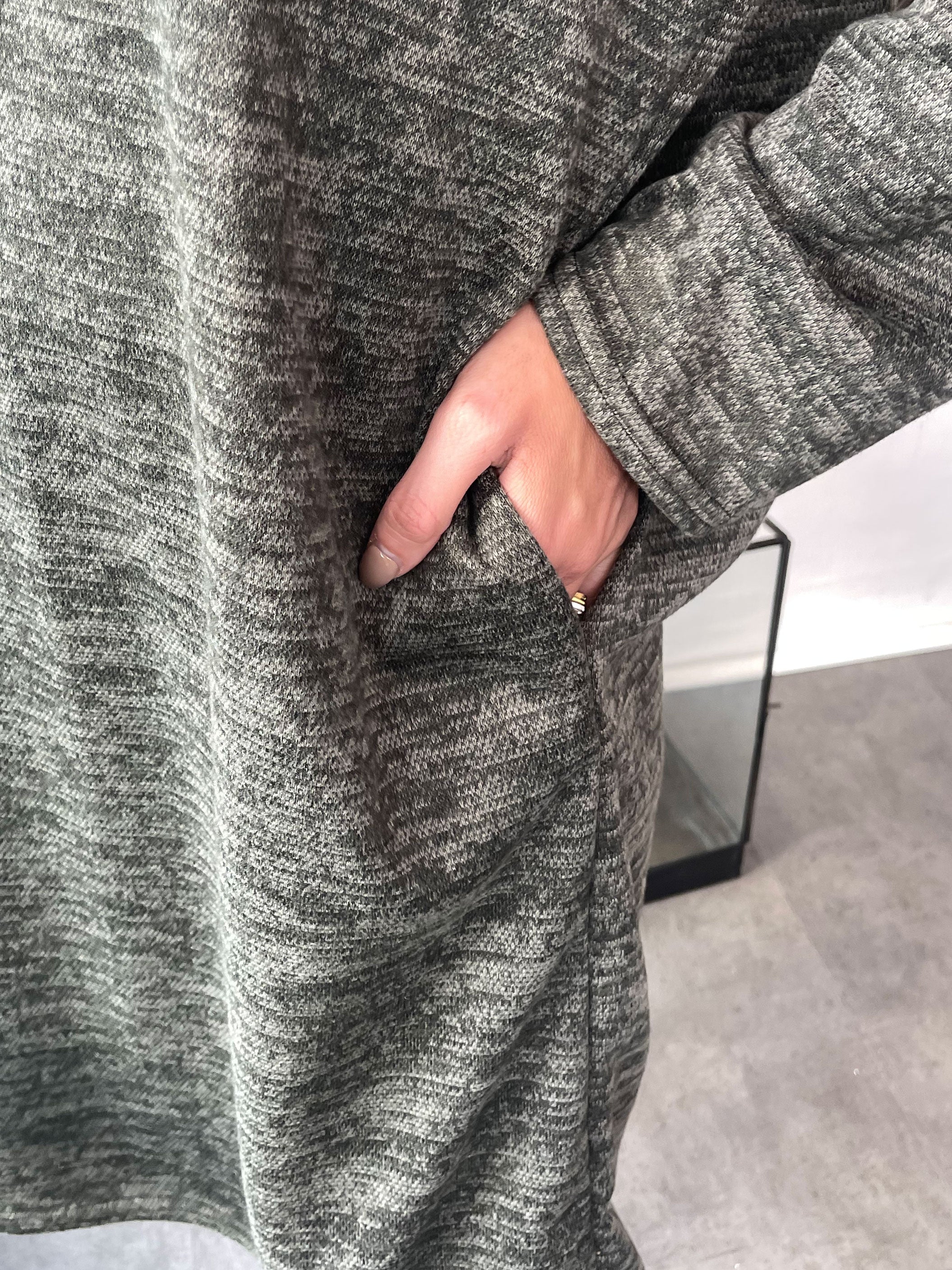 Sarita - Hoodie klänning med skrift